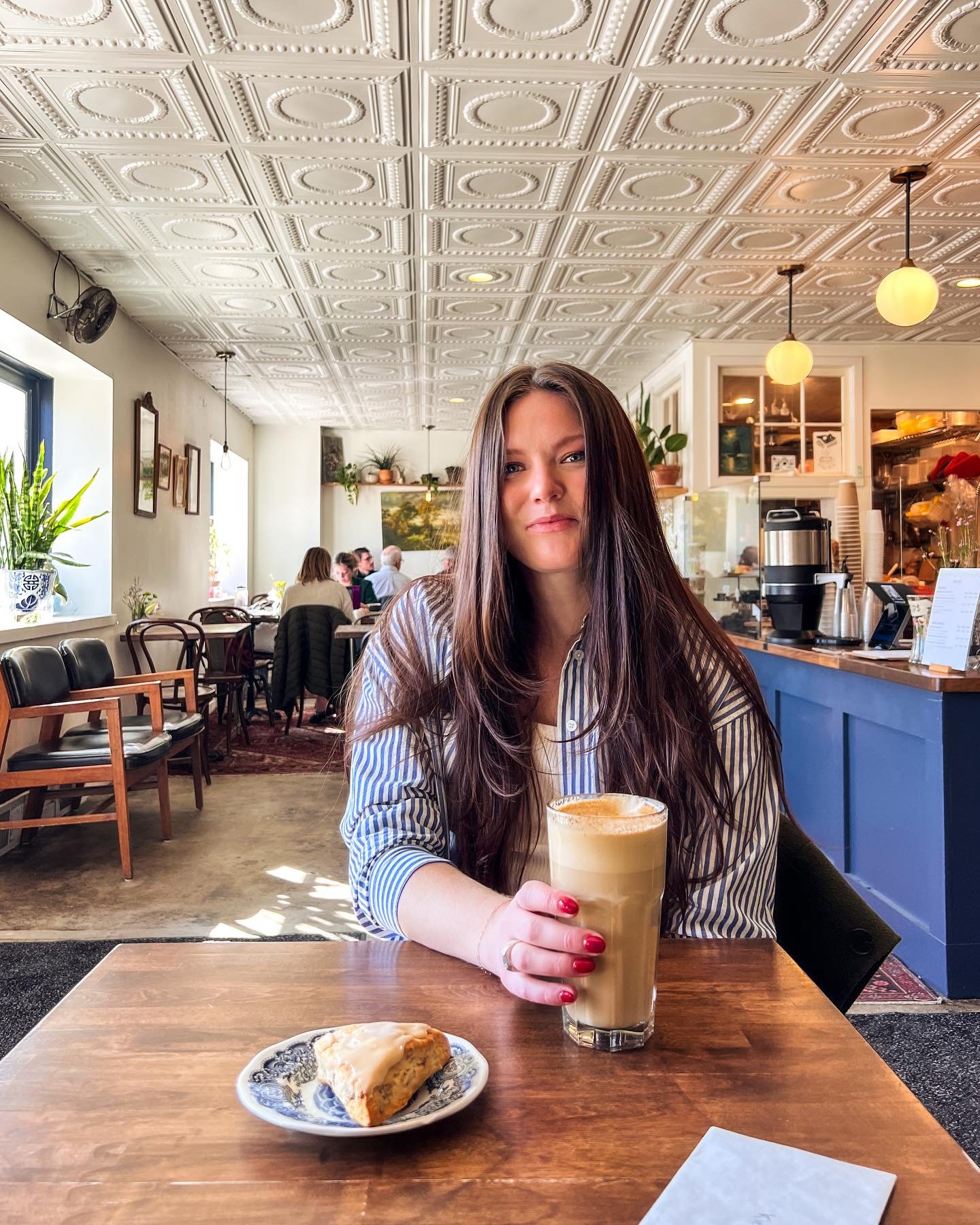 Coffee &amp; the Best Company @wildwoodcafe 

🪶🪶🪶

Wildwood Cafe feels like you&rsquo;re stepping right into Ireland with the cutest atmosphere. It&rsquo;s absolutely worth a trip to Stoughton! Be sure to save time to wander the nearby shops @dune
