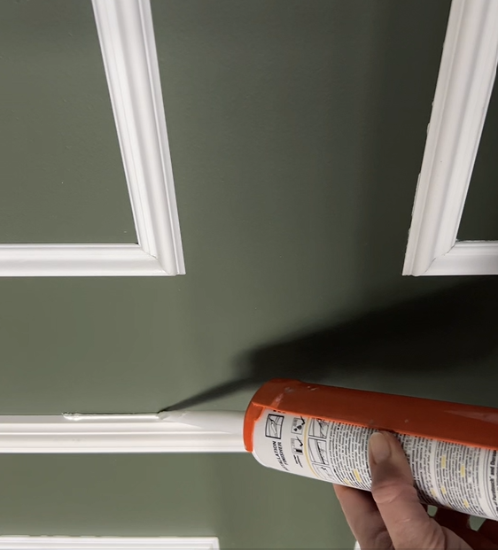 Caulking wall panelling