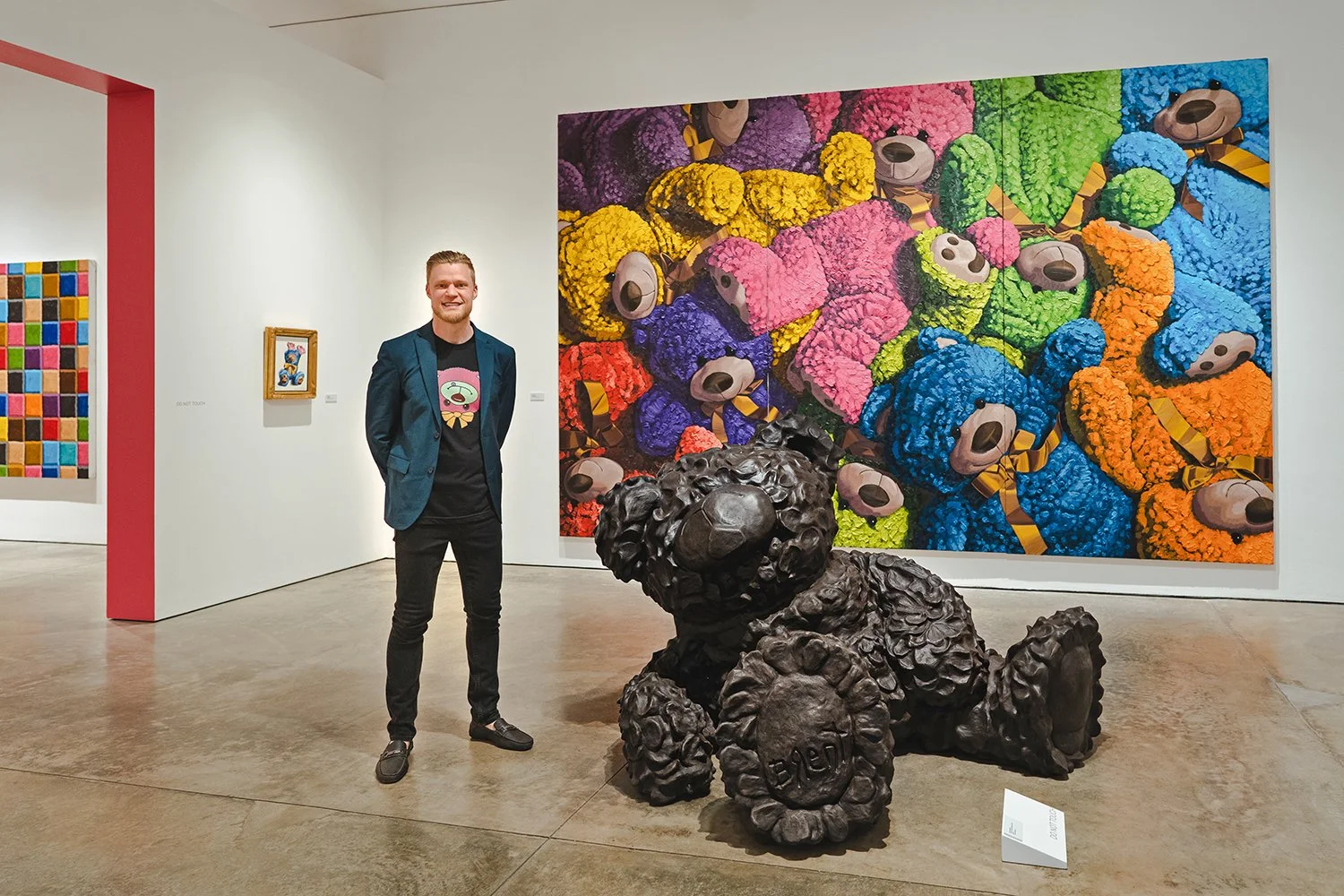Giant "Smiles” chocolate patina bronze, 2018 49"x 60"x 69" (124cm x 153cm x 175cm) cRaZy stuFFed aniMALs Edition of 2