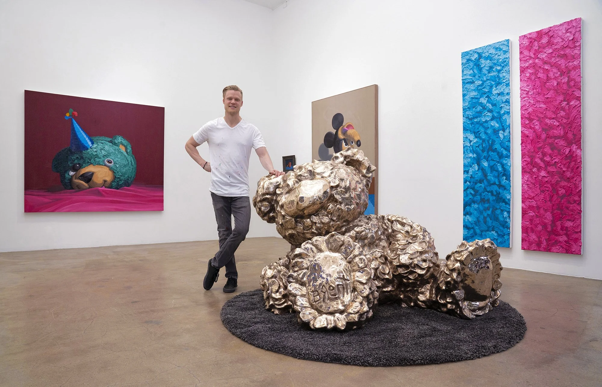 Giant  "Smiles”  polished bronze, 2018 49"x 60"x 69" (124cm x 153cm x 175cm)  Edition of 3 