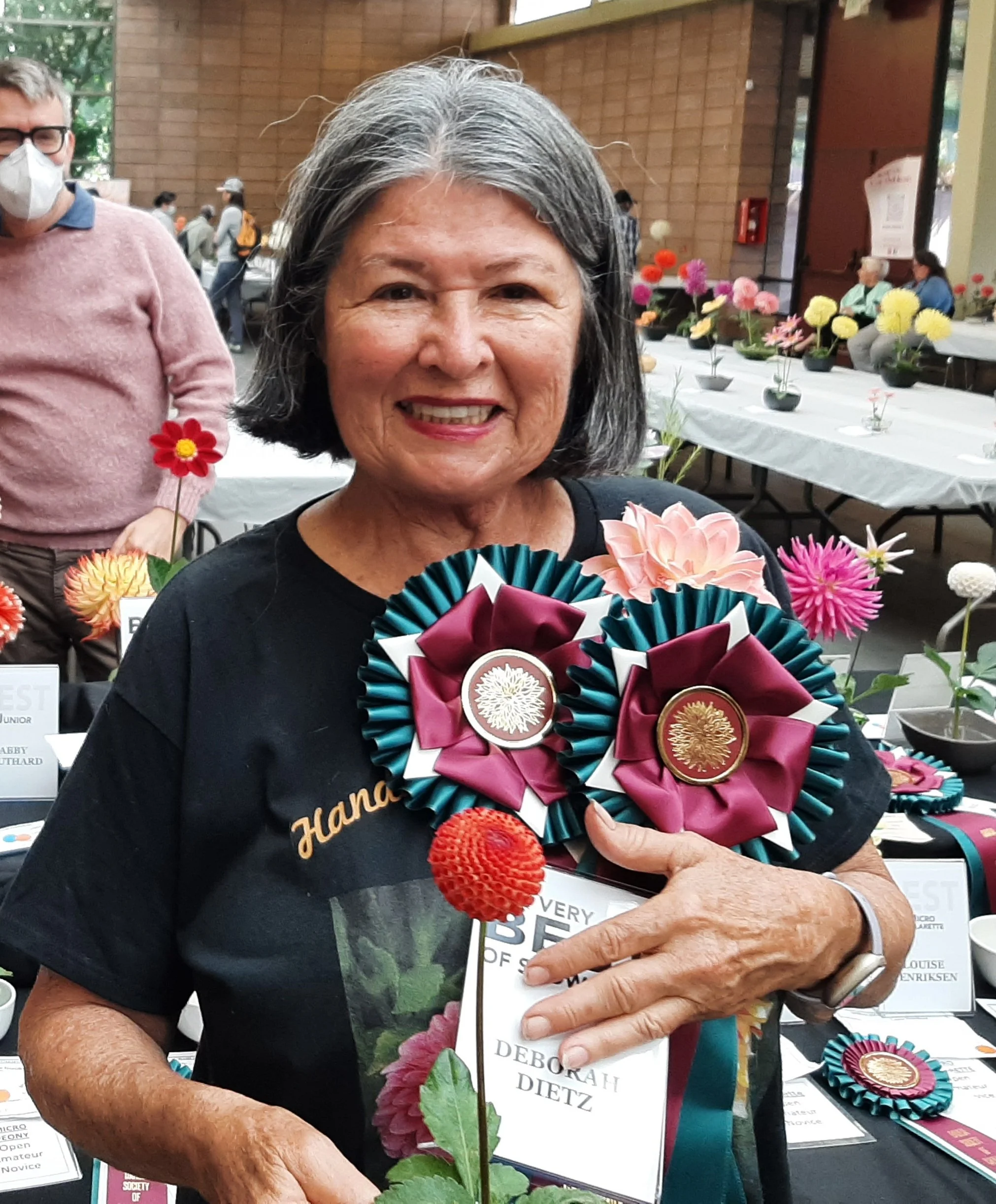 Deborah Dietz's Irish Glow wins Best in Show - She grew it in the Dell. Tiny, but mighty.
