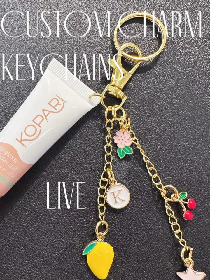 Your guests leave with something they actually keep. 💫💝
I bring a live charm bar experience directly to your event: keychains built in 3 minutes, fully personalized, high volume ready. 

🍒Charms are curated in advance to match your brand or event 