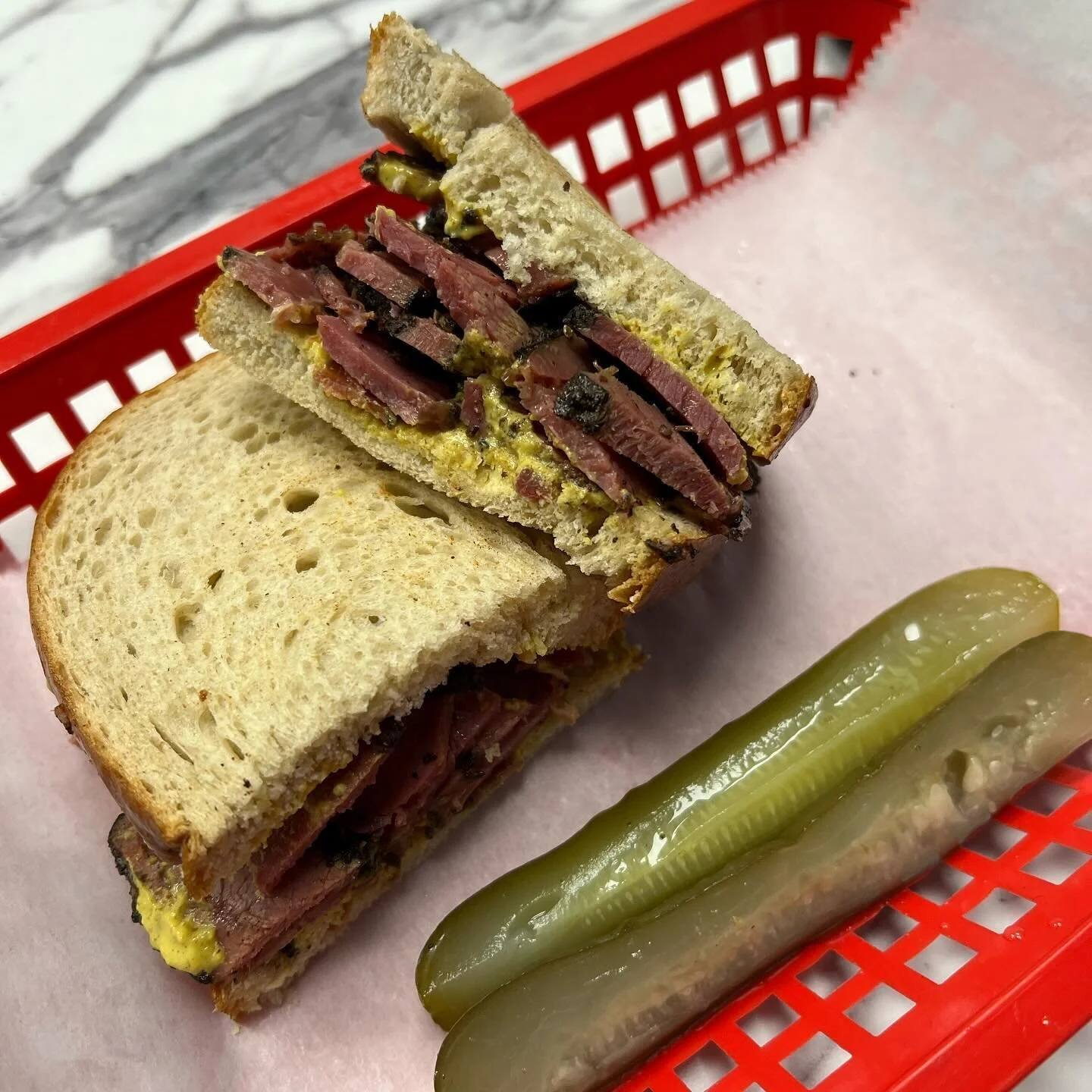 One of the best and cheapest places to get a great pastrami sandwich in NYC right now, Moe&rsquo;s Pastrami &amp; Burger on Flatbush Ave. It&rsquo;s halal and run by Yemenis, like David&rsquo;s Brisket House on Nostrand 🇾🇪