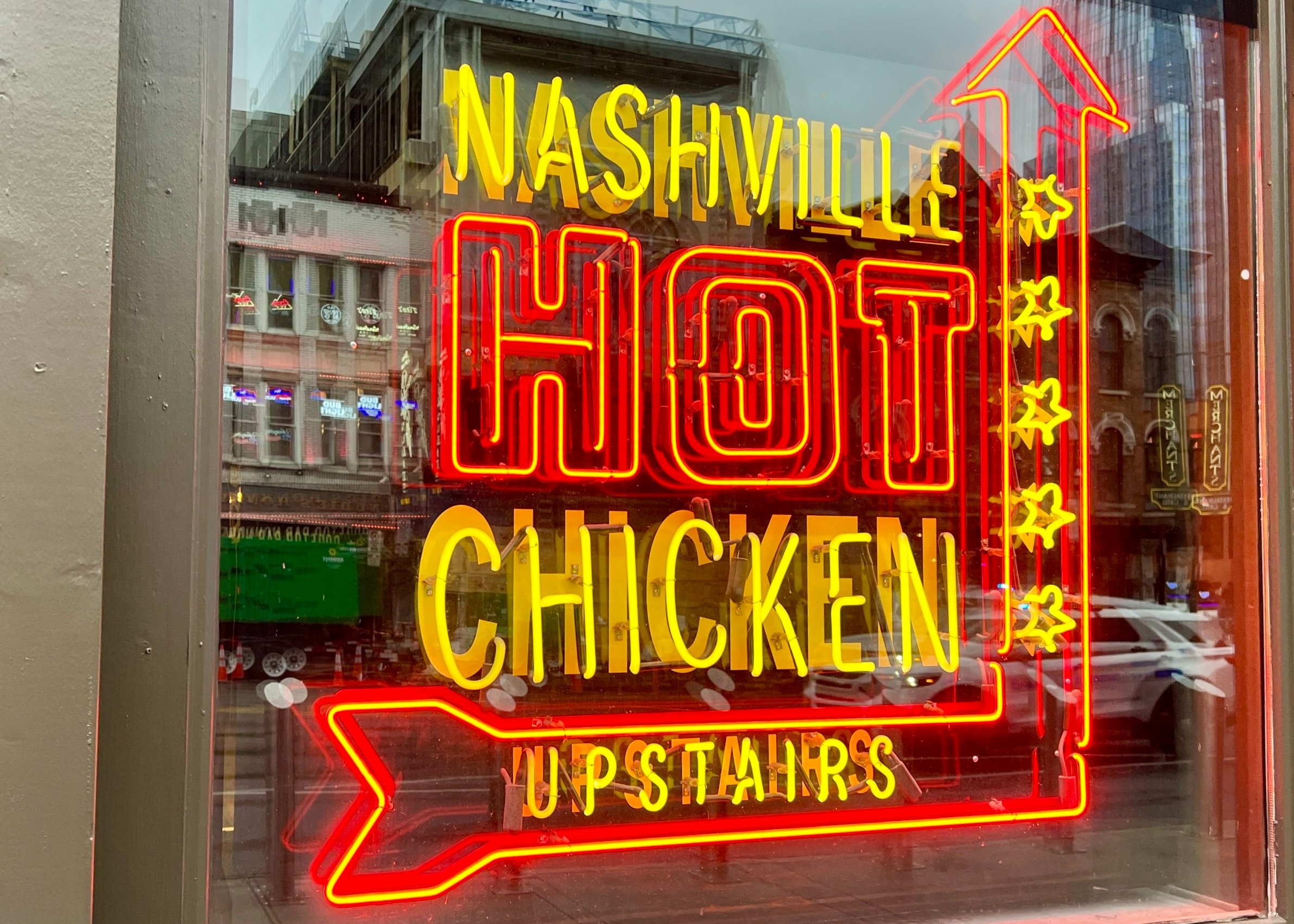 Nashville+hot+chicken+neon+sign+at+Lucky+Bastard+Saloon+CREDIT+Jennifer+Bain.jpg