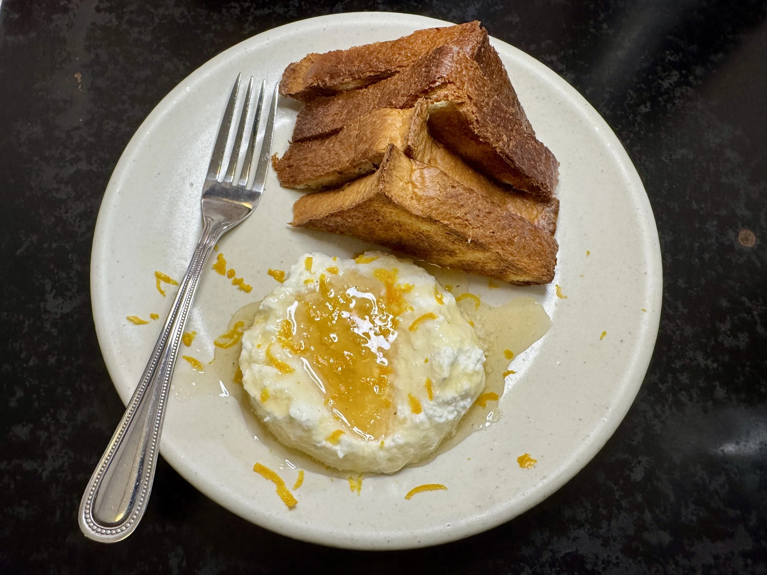 Random Delicious Thing: Sweet Ricotta Toast in Old Montréal
