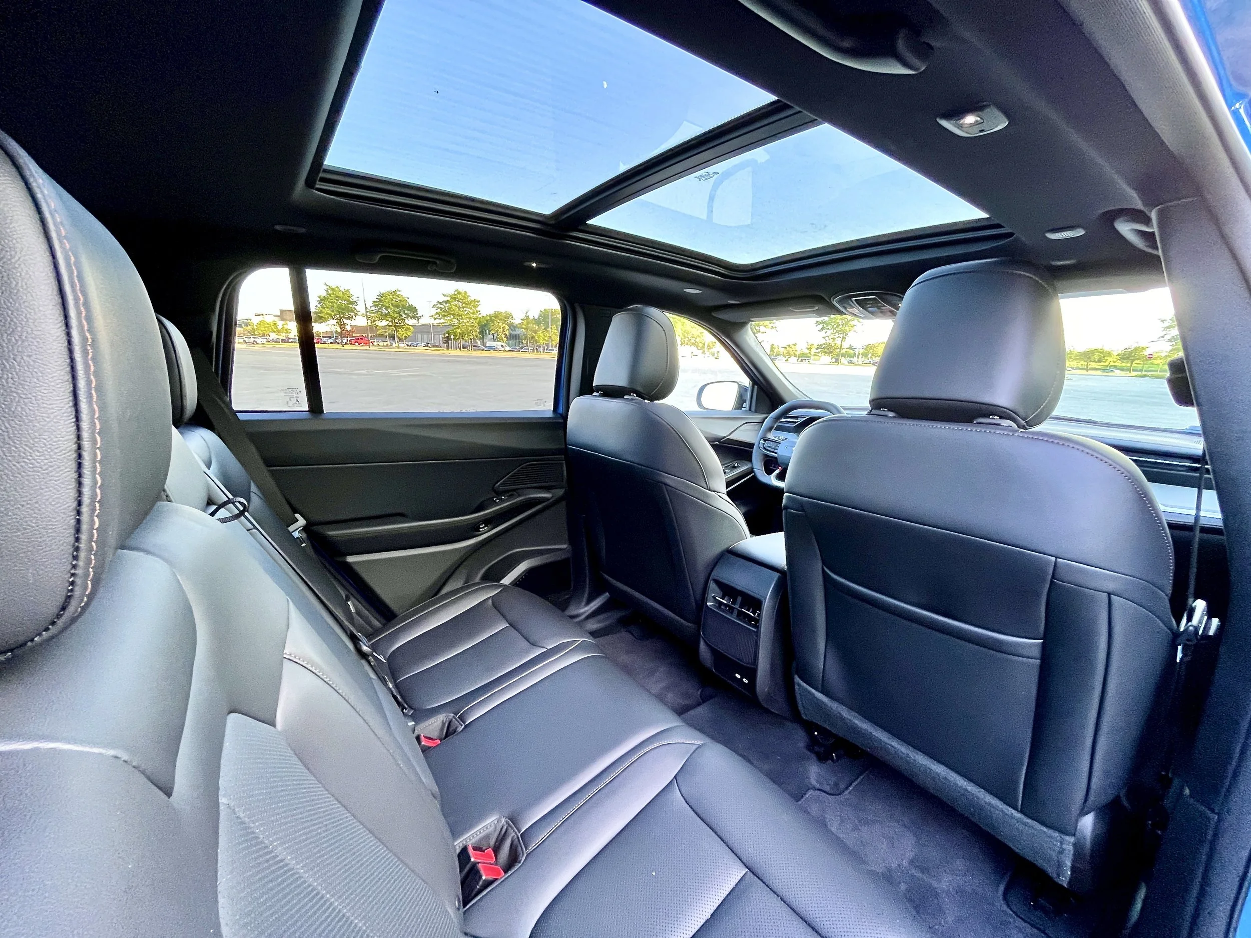 2026 Jeep Cherokee Modern Traveller 8.JPG