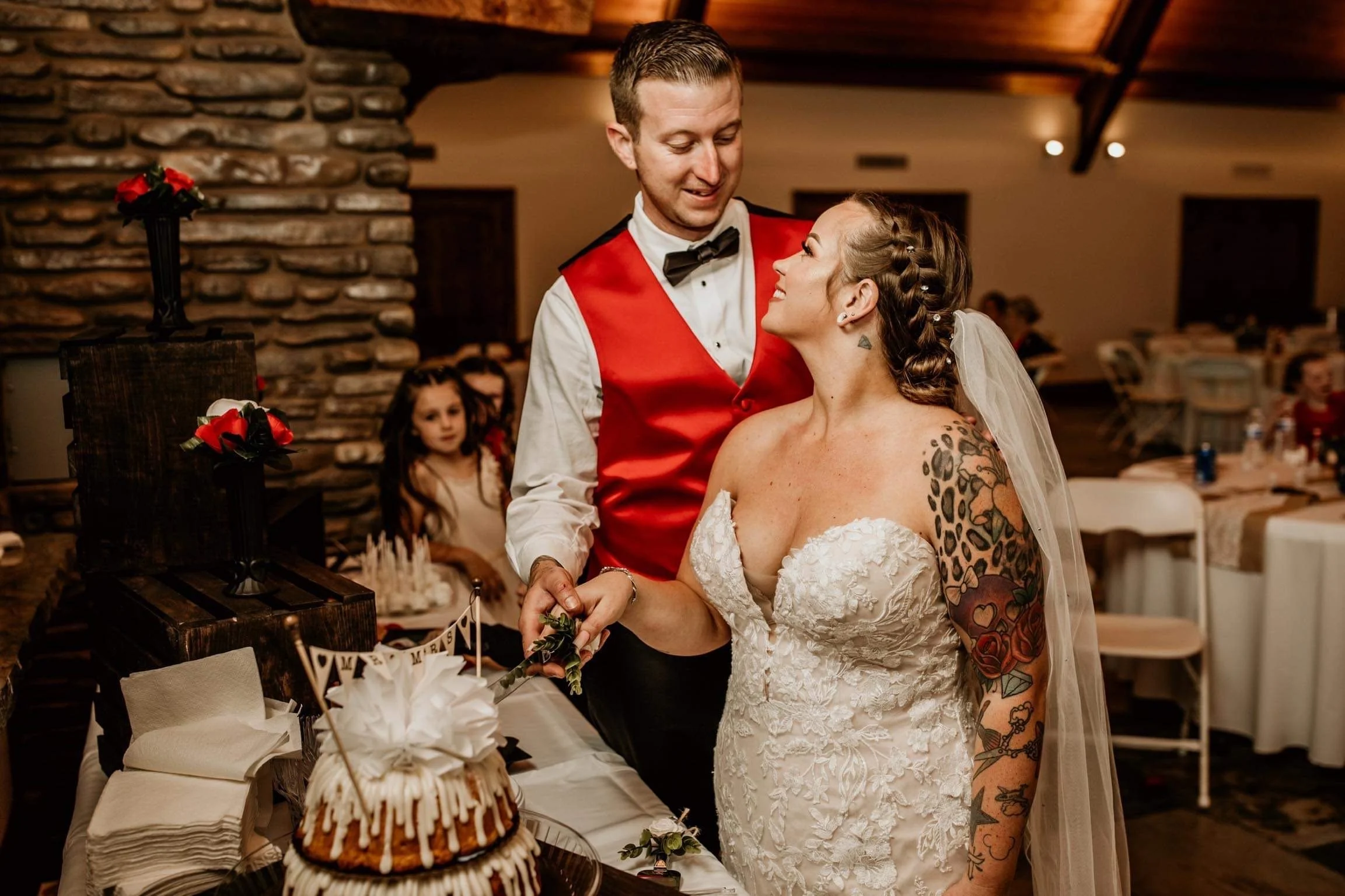 How to Personalize Your Wedding Venue with DIY Decor