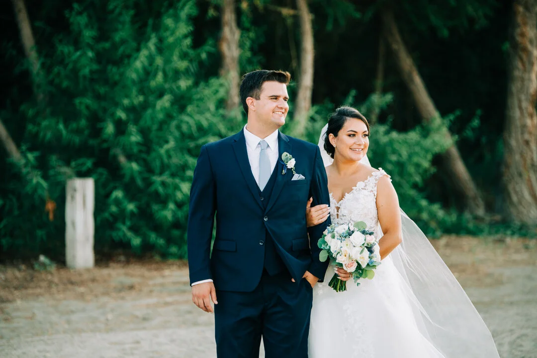 Our lakefront venue is the perfect backdrop for couples who want to host a sustainable wedding! Here are some simple tips to make your event more eco-friendly: ​​​​​​​​​
🌎 Choose local vendors: reduce your environmental impact by cutting down on tra