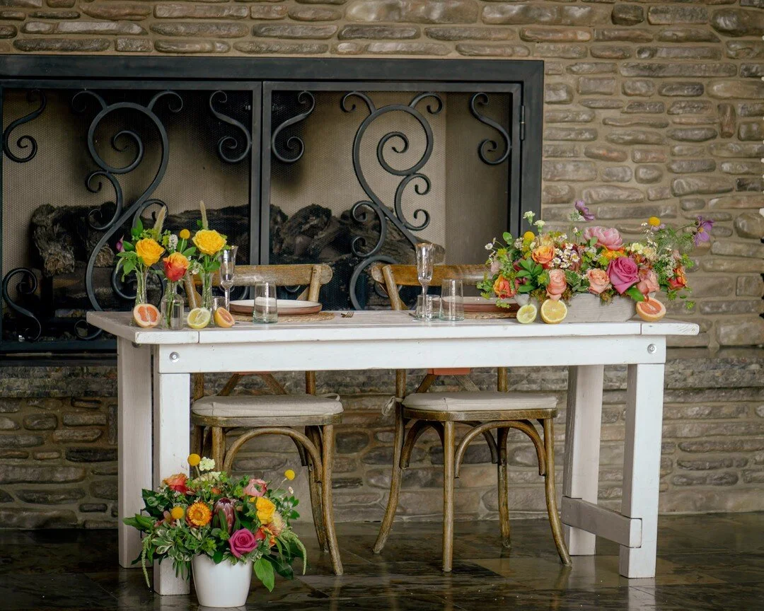 Sweetheart Table or Shared Celebration? 💕✨​​​​​​​​​
When it comes to seating arrangements, the choice between a sweetheart table or a shared celebration is a personal one. A sweetheart table allows the bride and groom to bask in intimate moments tog