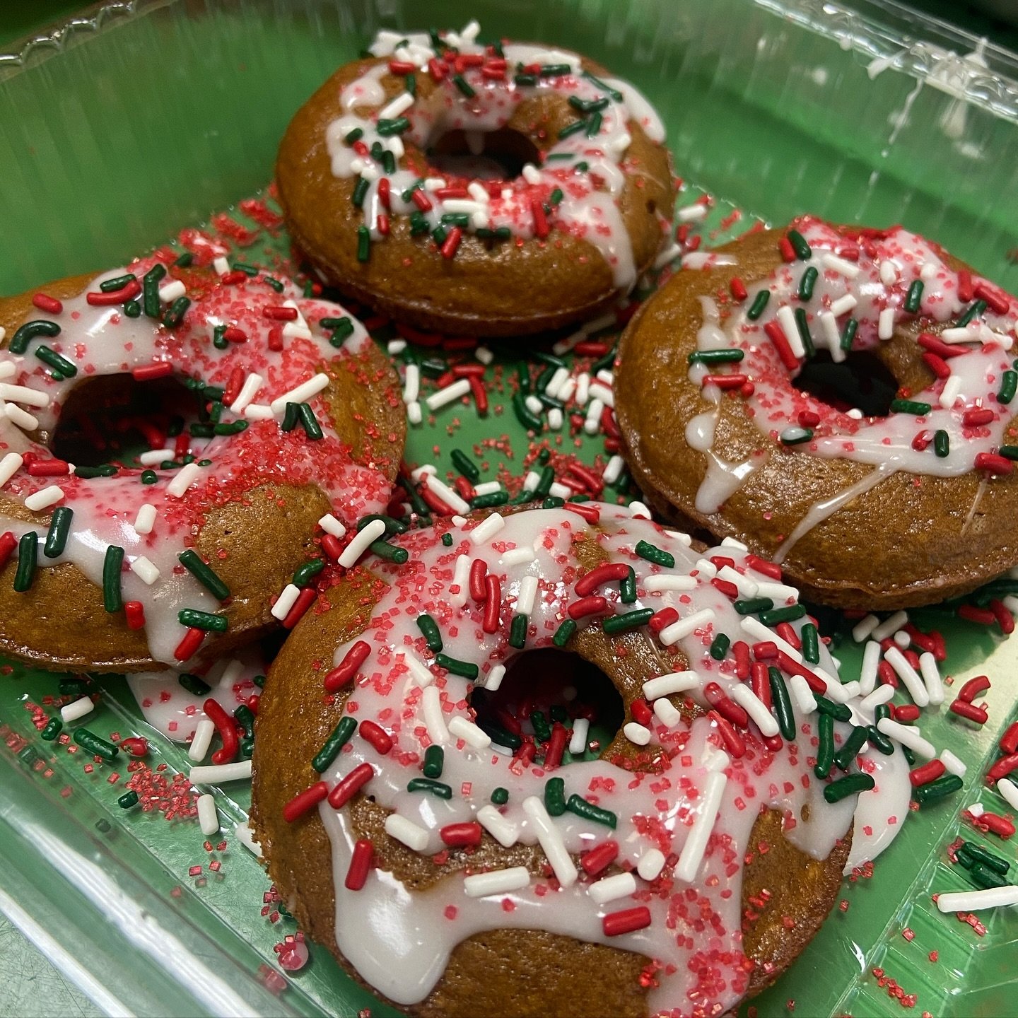 &lsquo;Tis the Season for Gingerbread Donuts! 

#sillyspoons #newtownpa #kidscanbake #buckscountypa #gingerbread #tistheseason #buckslifestyle #buckscountybusiness #buckscountymoms