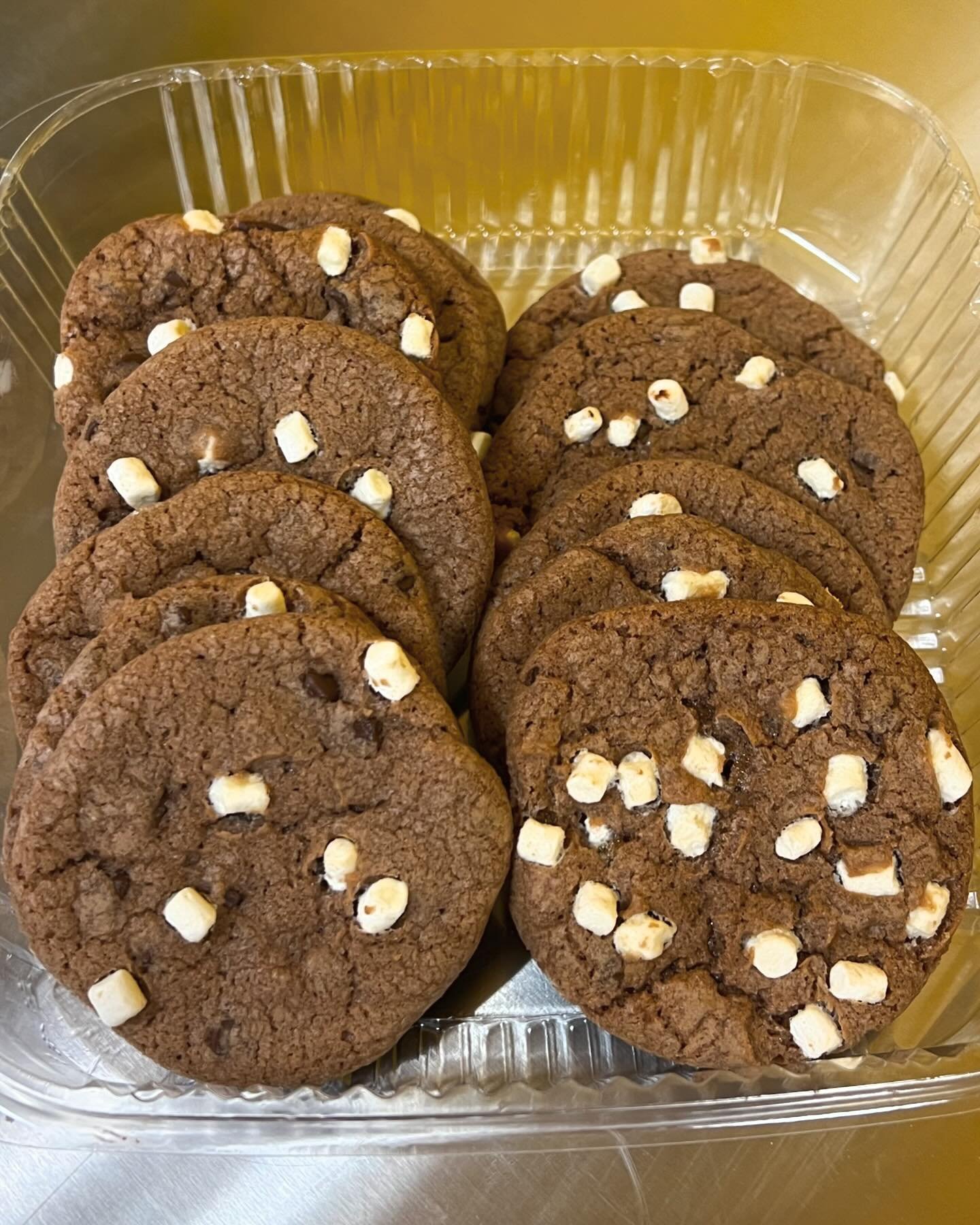 These Hot Cocoa Cookies need their own moment! 🤎 🤍🖤 Plus the adorable kids that made them!

#sillyspoons #warringtonpa #buckscountypa #buckslifestyle #buckscountymoms #newtownpa #buckshappening #mommiesofbuckscounty #buckscountymoment #buckscounty