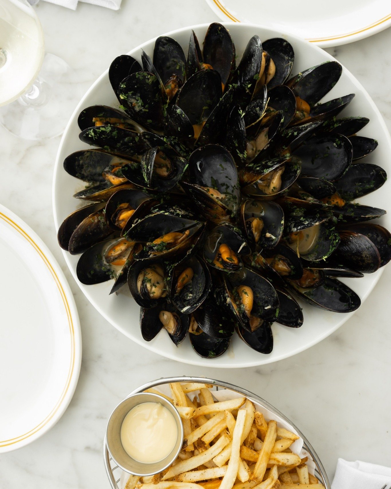 Cooler days call for our house speciality, Moules Marinieres &amp; Frites, featuring organic mussels, cream, garlic and white wine.

Perfect for lunch or dinner, paired with a delicious glass of wine.

#whalebridge