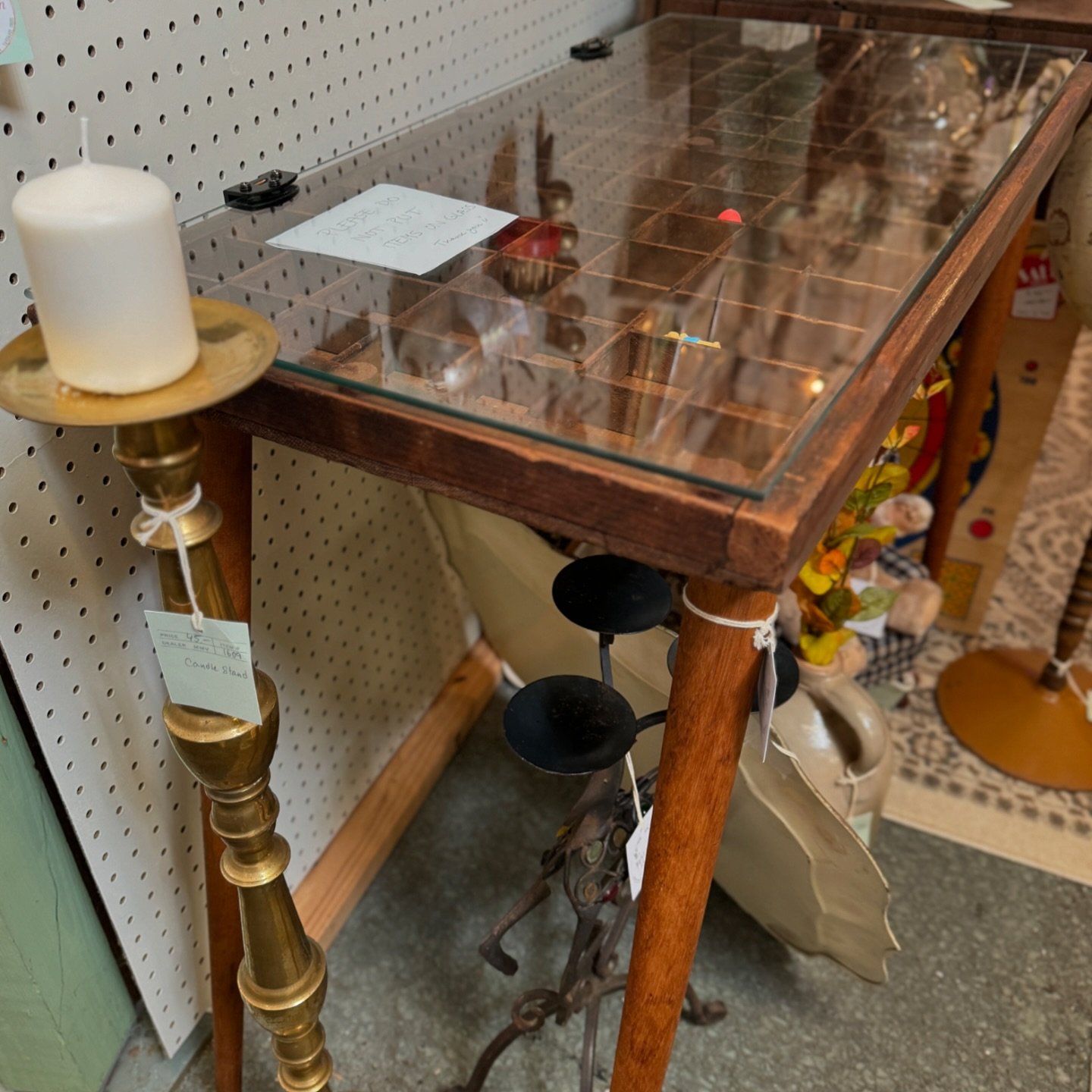 Booth restock earlier today! Brought in a mid century inspired side table I made. Has room for trinkets! 
More holiday items added. Also brought in a very unique Post Office doll house.

@zionsvilleantiquemall