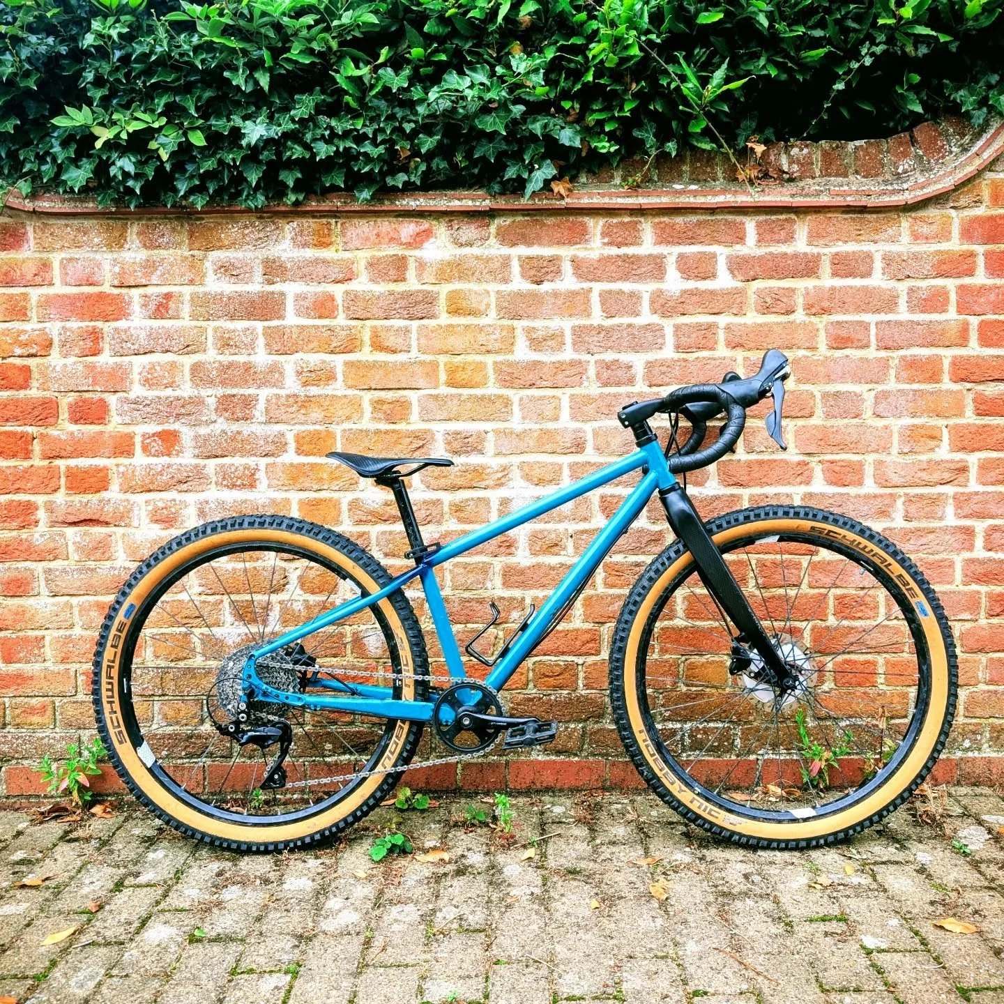 New BRUT  26in monster gravelbike
Short cranks?
It's a kid's bike! 
Shimano 105/Ultegra 1x11 mix with 11-42 cassette 
#monstergravel 
#gravelbikes 
#steelbike
#nobbynic