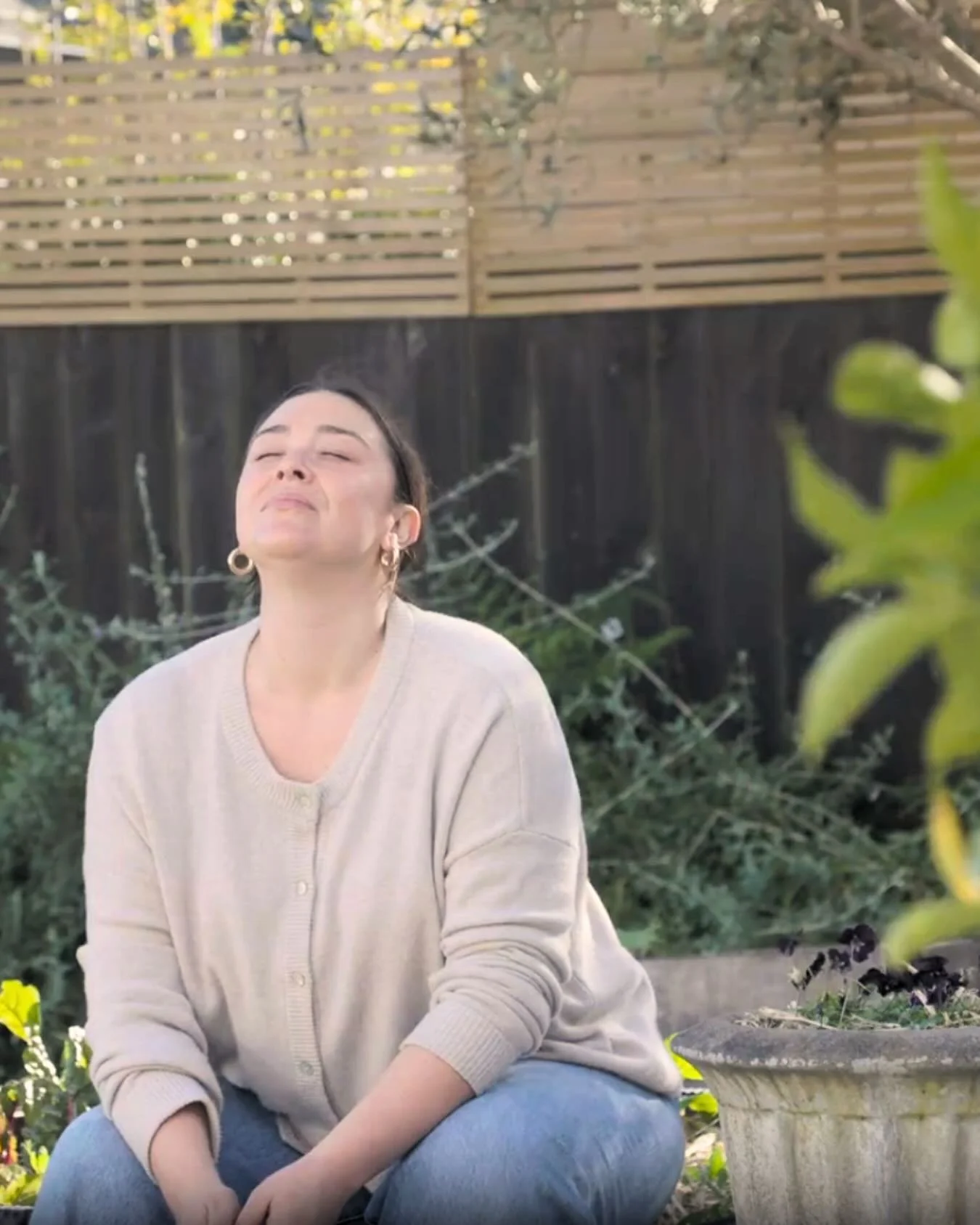 Do you ever feel like you need just a moment of peace in your busy day? Especially during the silly season, it can be so hard to find the time for you! Our nervous systems go haywire, and we can forget to actually connect with the beauty of the holid