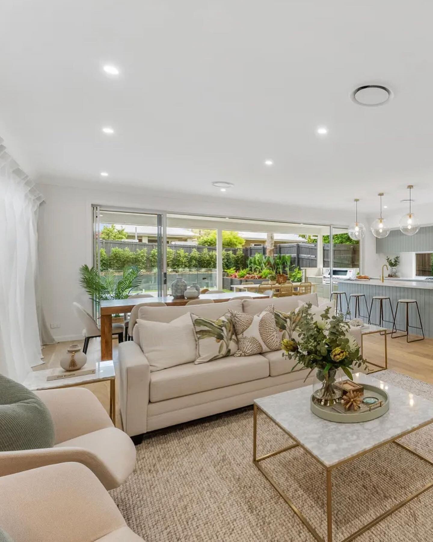 2023 off to a great start! ✨

35 Thirteenth Avenue Kedron SOLD for $2,200,000. 
A new suburb record for a house sold on a 405m2 block. 75 groups inspected the home, sold in 8 days!! 

Styling @uptown_property_styling 
Selling agents @matthewjabs.plac