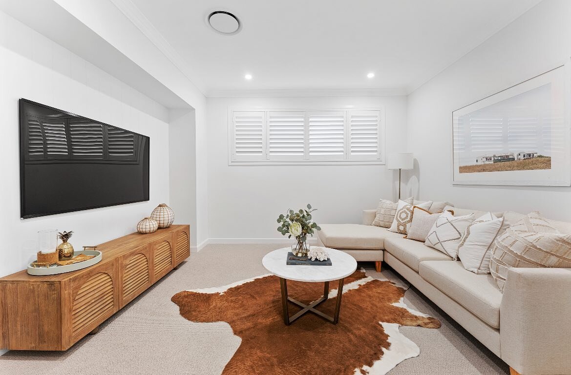 Media room 🤎

Styling @uptown_property_styling 

#propertystyling #homestaging #interiorstyling #realestate #brisbaneagents #brisbanerealestate #brisbane #coastal #contemporary #luxury #style #elegant #class #interiors #design #home 
#mediaroom