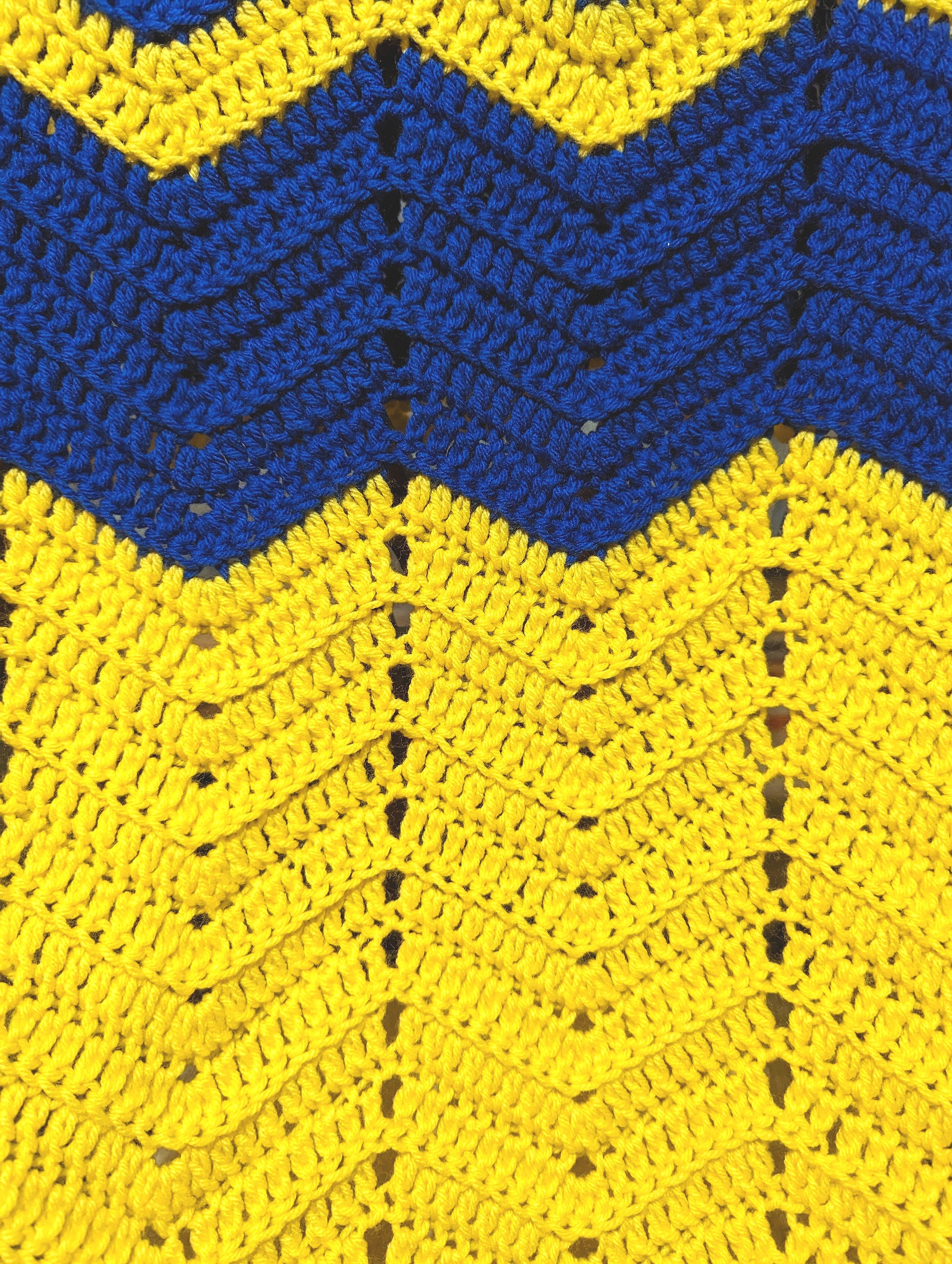 Vintage handmade blue & yellow crochet throw,54"x35'