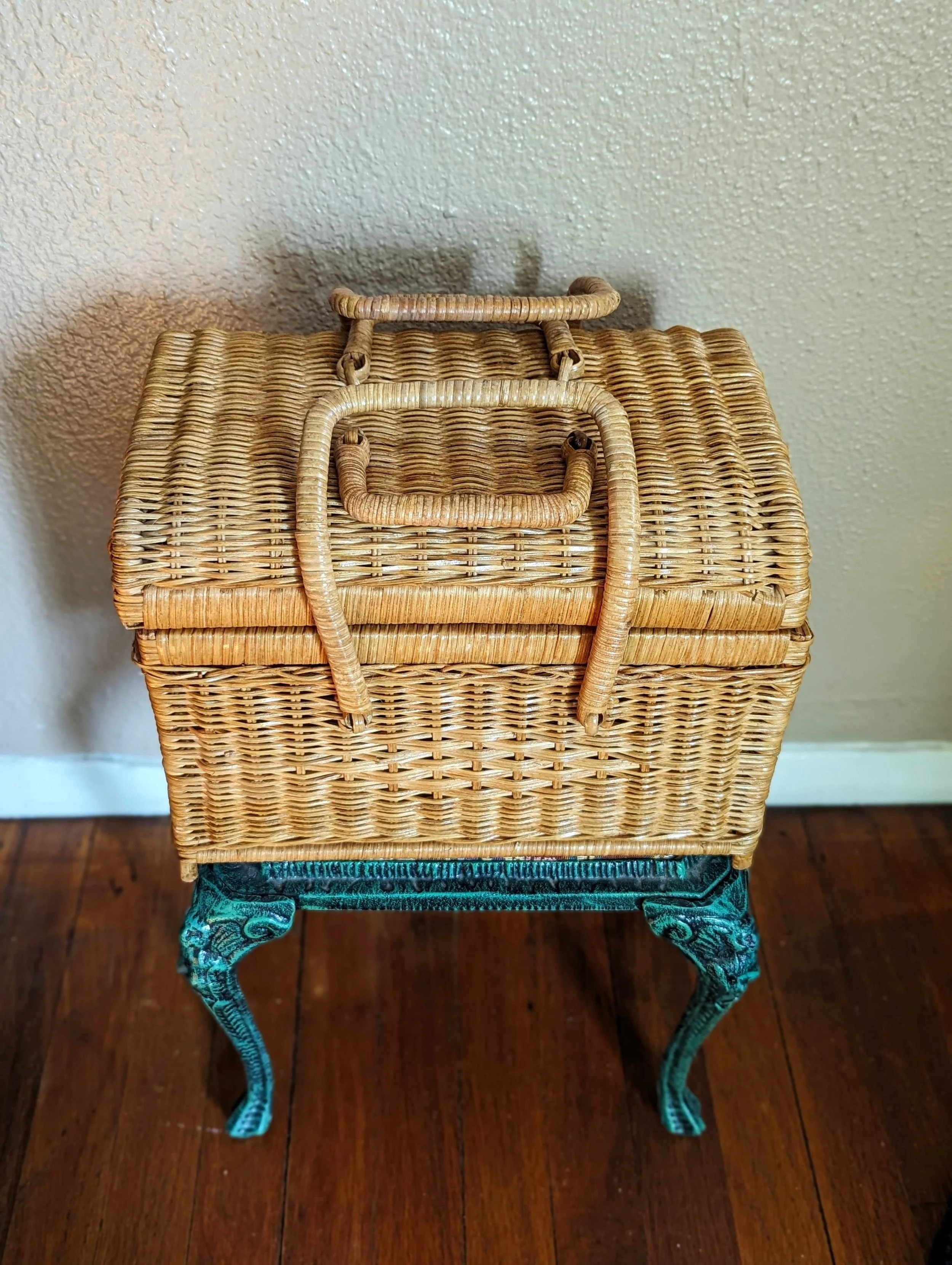 Vintage Rattan Wicker Sewing/Picnic Basket with Interlocking Handles