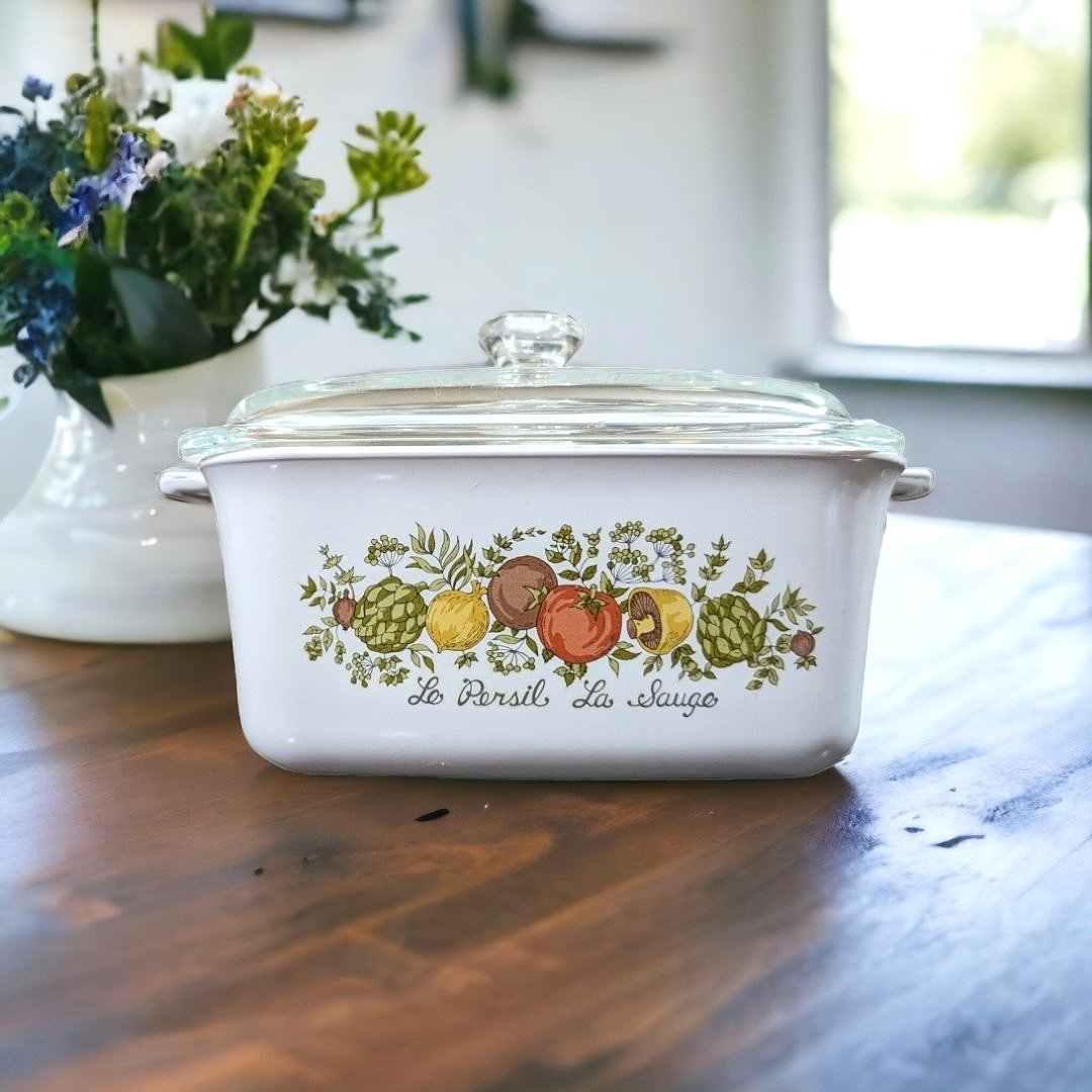 Vintage Corning Ware P-4-B 7x5 1/2x3" - Le Persil La Sausage with Lid