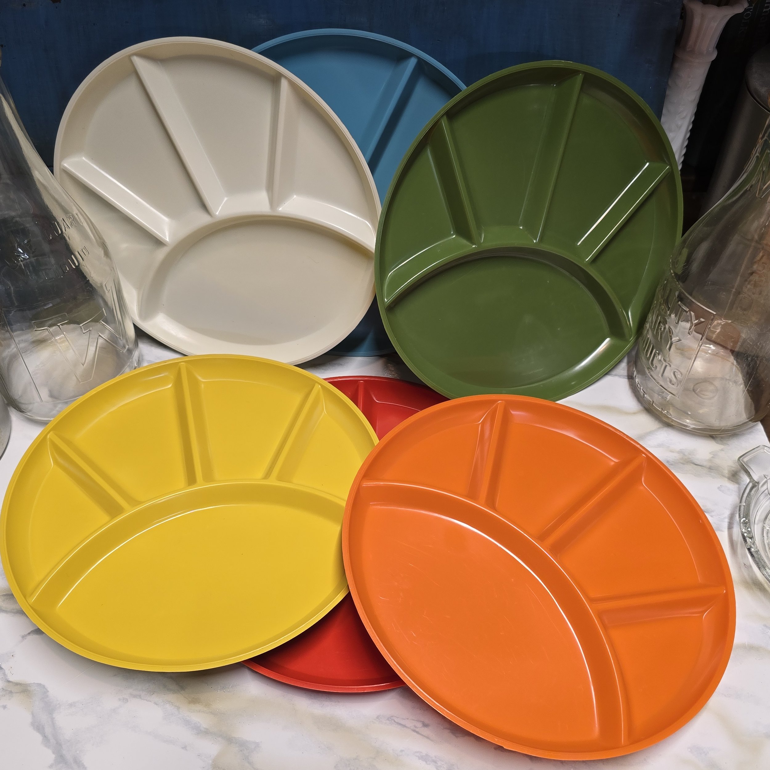 Retro Style Multicolored Divided Plates, Set of 5