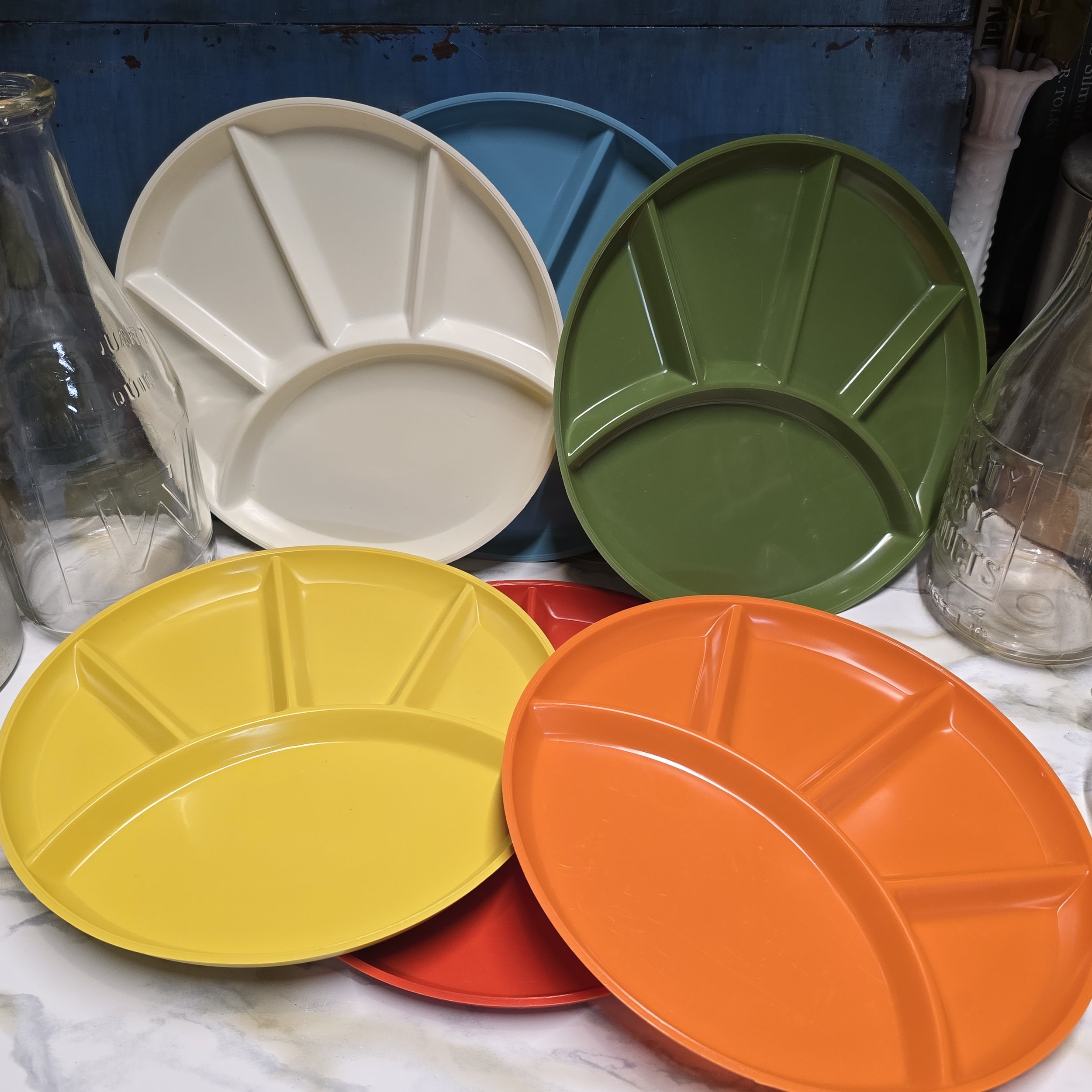 Retro Style Multicolored Divided Plates, Set of 5
