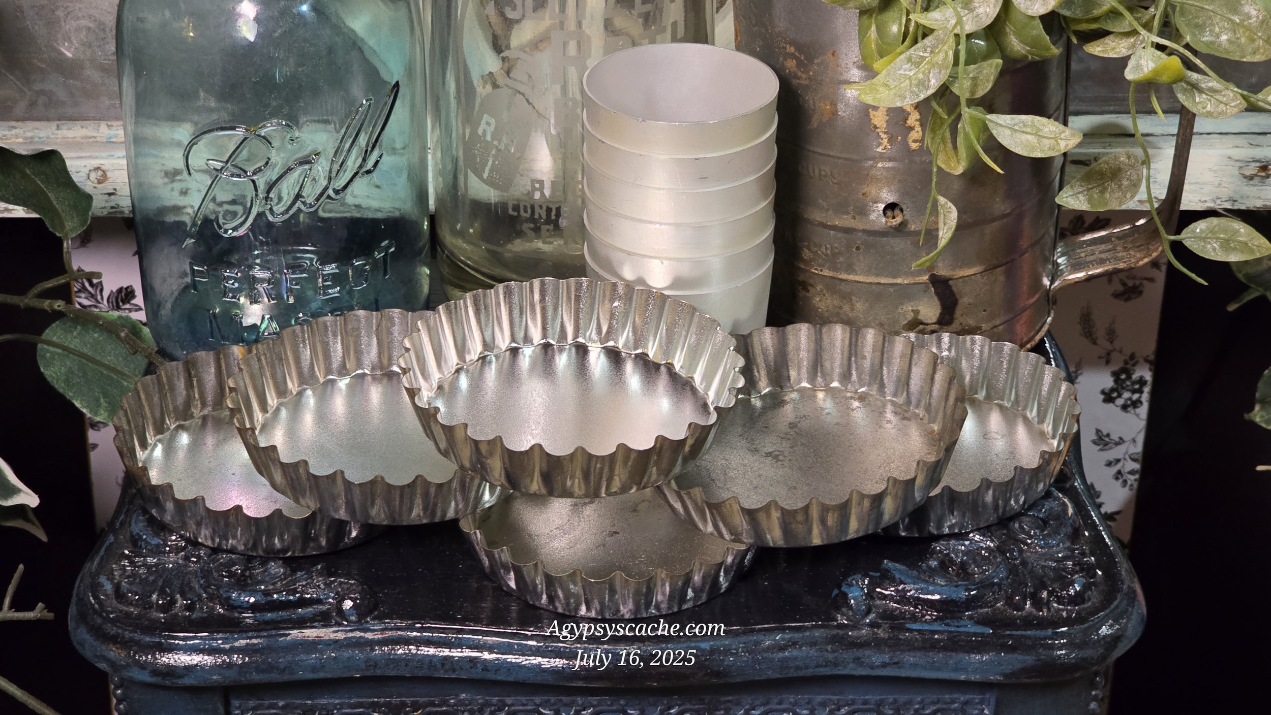 Metal Baking Cup and Tart Pans with Scalloped Edges, Set of 12