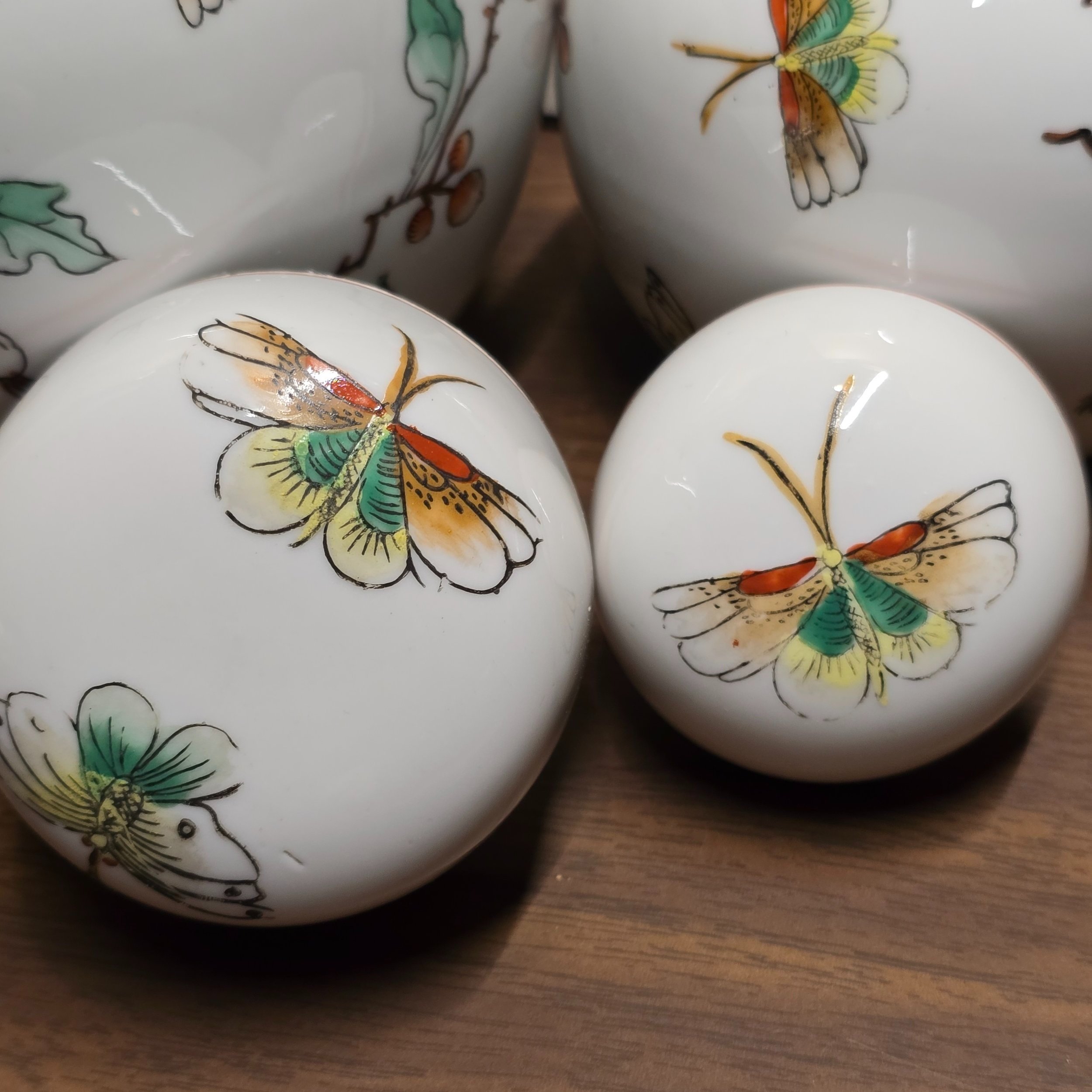 Hand Painted Japanese Porcelainwares Decorated in Hong Kong, Set of 2,