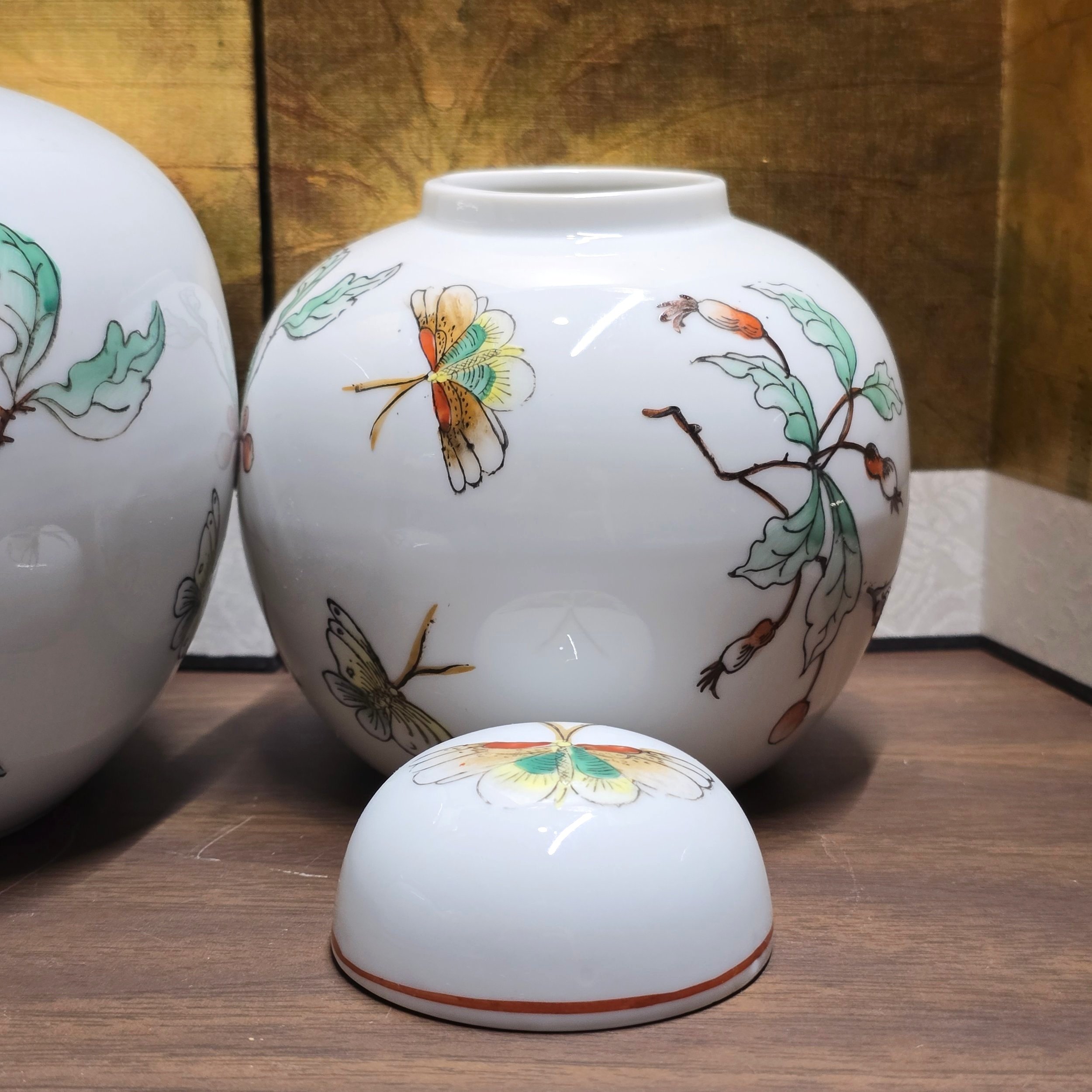 Hand Painted Japanese Porcelainwares Decorated in Hong Kong, Set of 2,