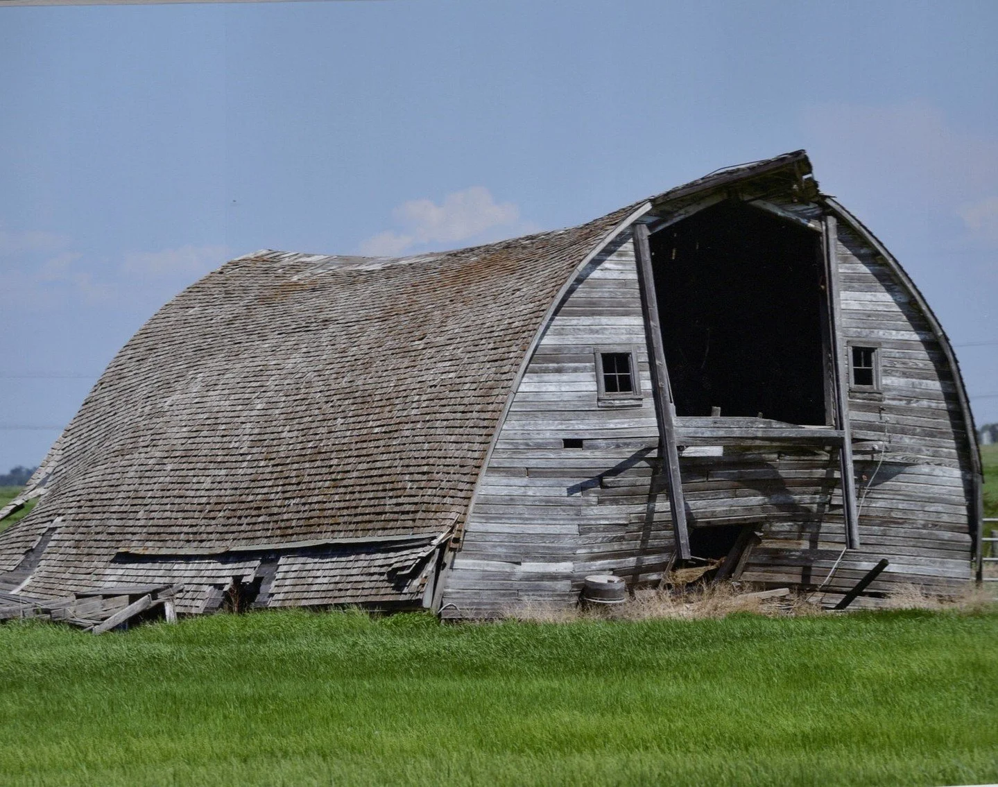 I'm Getting Tired - Mary Jacobs - IND (Outing - Prints 2024 Competition) - 1st Place

An old, weathered wooden barn with a sagging gambrel roof in a field of green grass, showcasing rural decay.

#prpacanada #prpa #photography #prairies