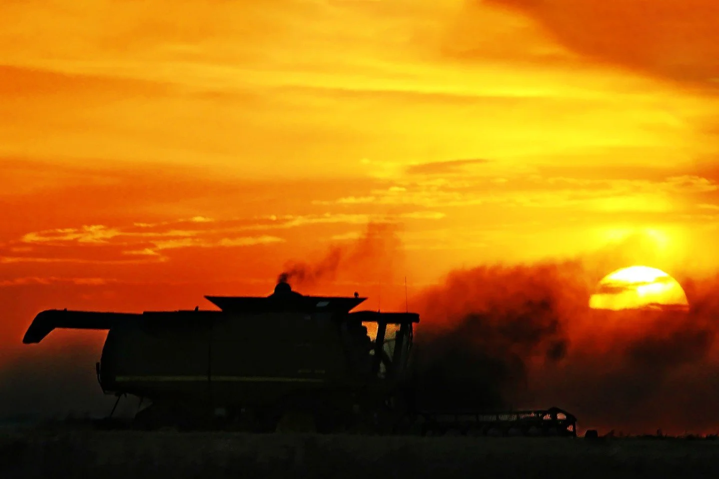 Official announcement of the Hand of Man 2024 Competition results for the Prairie Region of Photographic Arts.

Harvest in Sunset - Betty Calvert - Hand of Man 2024 Competition - 1st Place.

#prpa #prpacanada #sunset #prairies