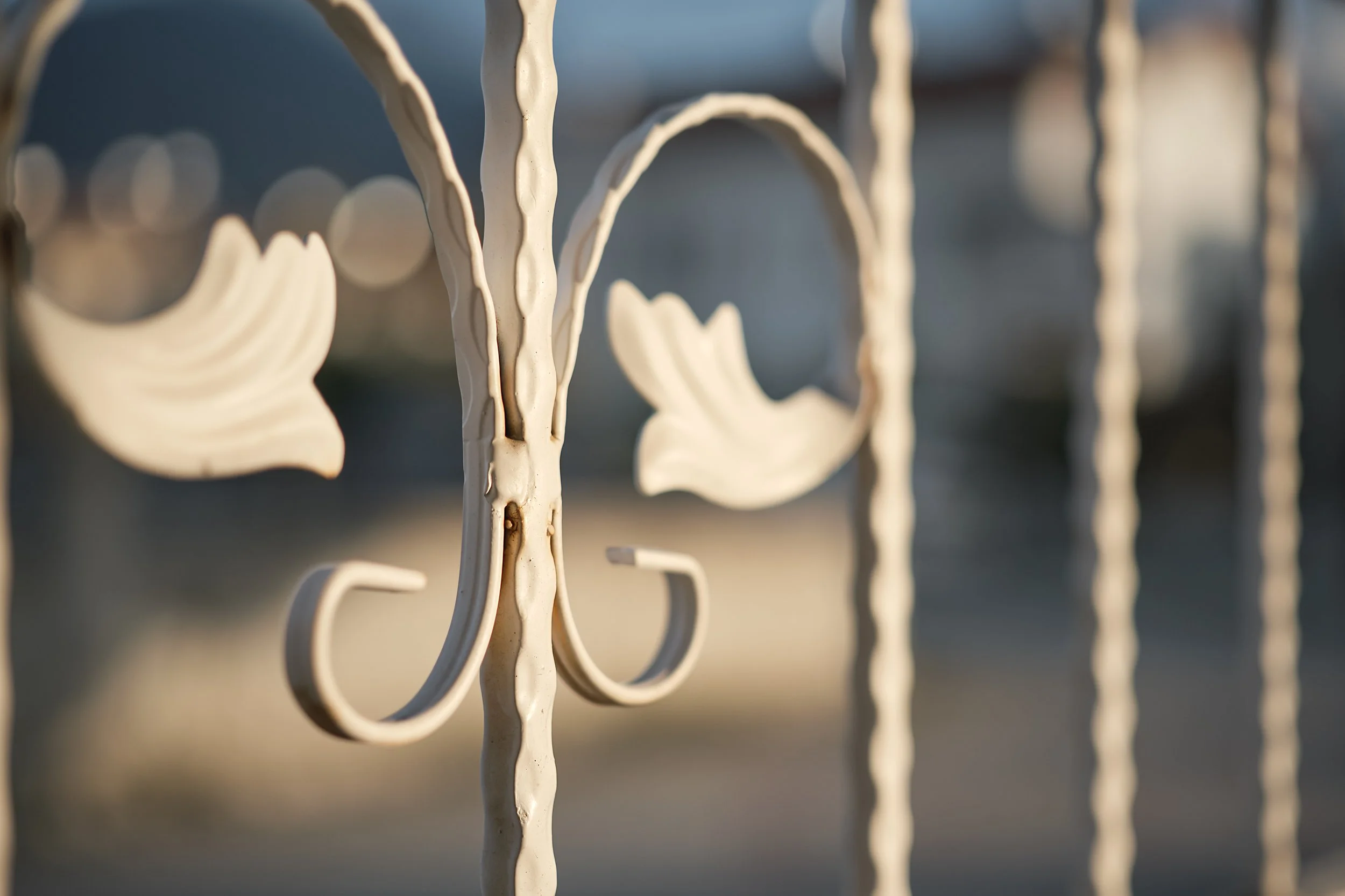Aluminum vs Steel Ornamental Fencing in Minneapolis (Cost, Maintenance, and Durability)