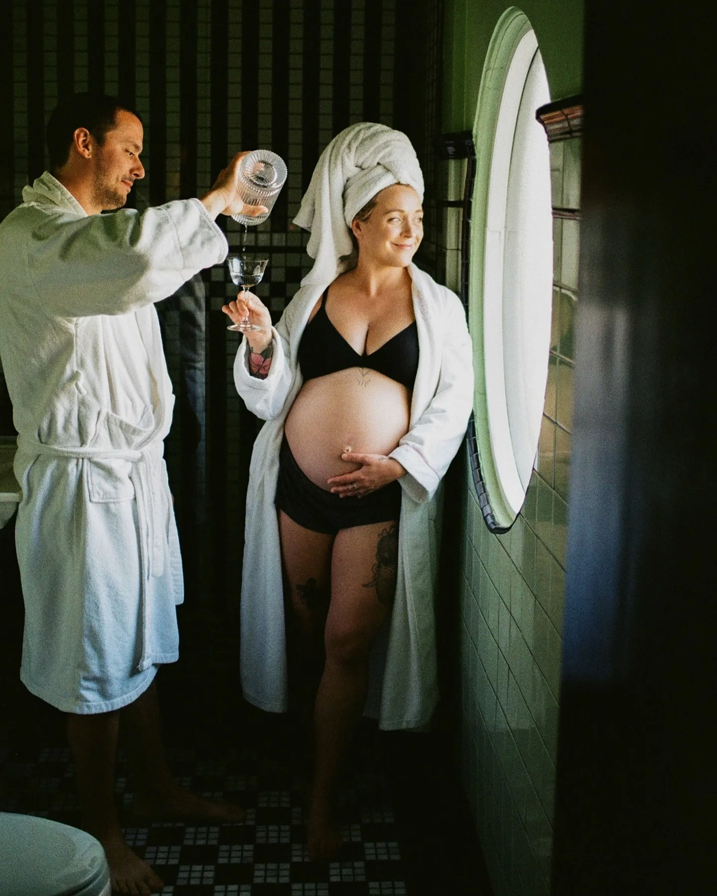 POV: you invite @madelinebarrphoto to your babymoon 💀