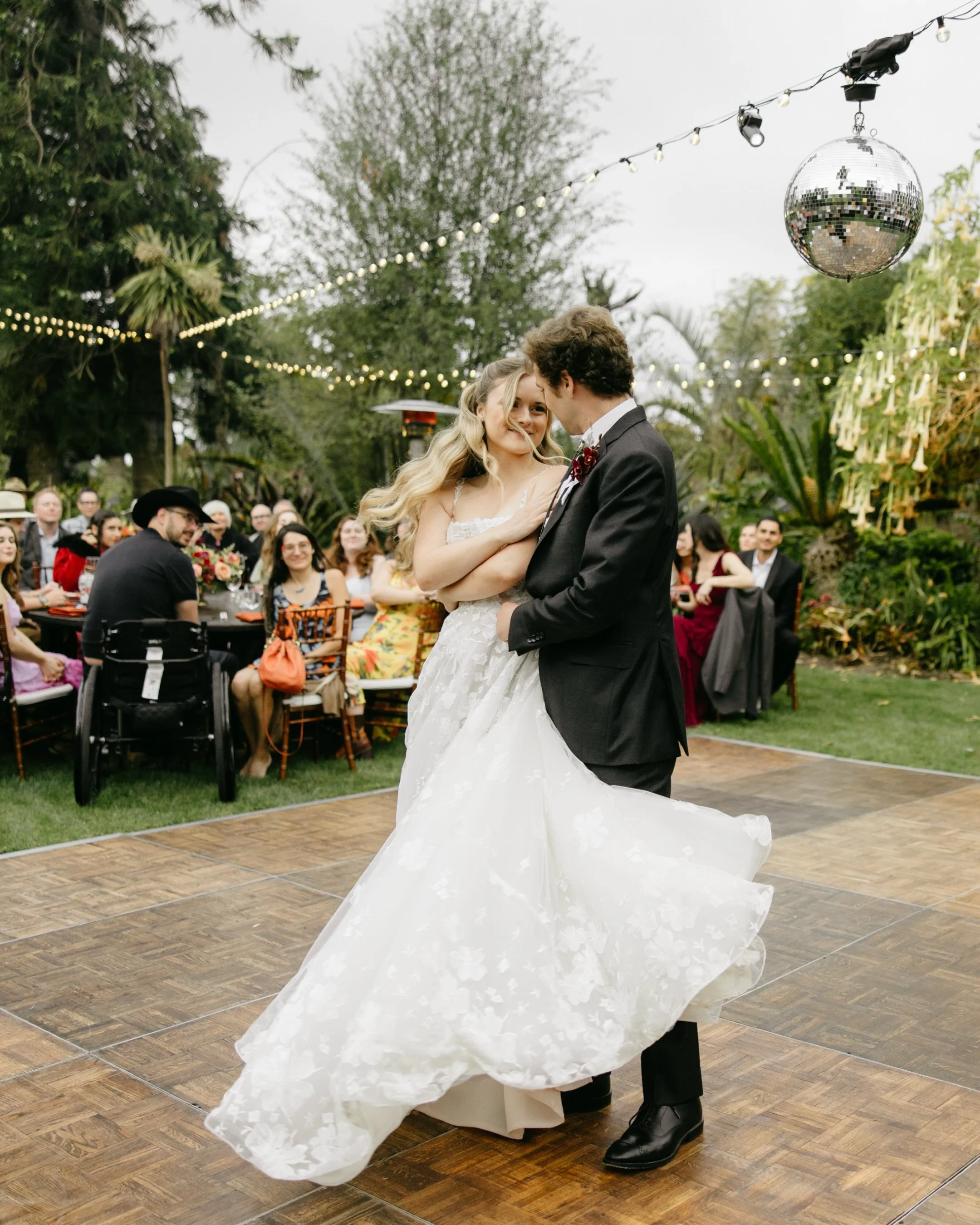 Siena &amp; Milo&rsquo;s wedding at San Diego Botanic Garden was the most scrumptious way to kick off my 2026 wedding season 🪩 
Venue: @sandiegobotanicgarden 
Planner: @blissevent @blissevent_paige 
Photo: @kami__lalonde 
Catering: @mihocateringco 
