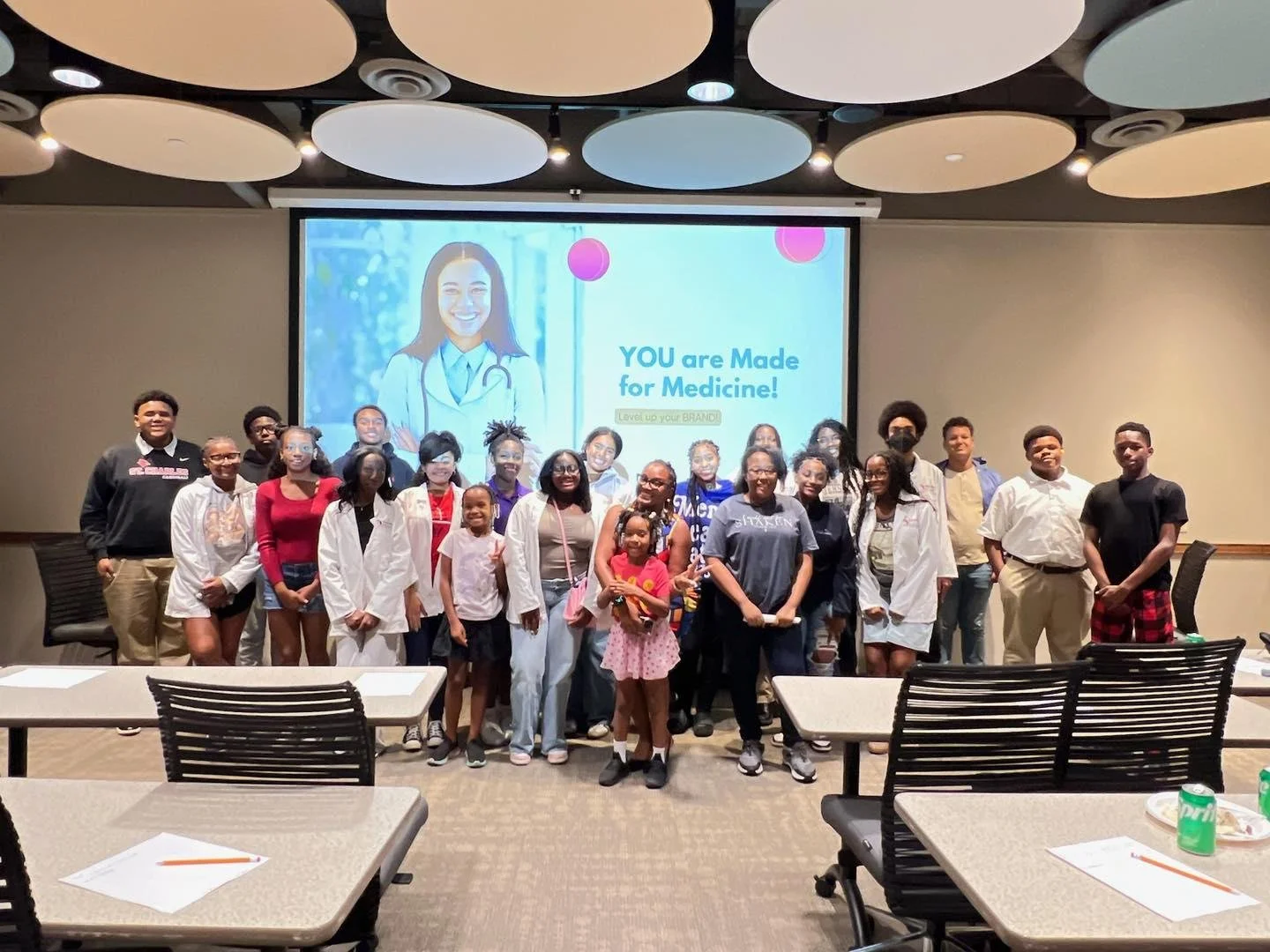 Thank you to Jennifer Walton, founder and CEO of skynileconsulting for leading our Freshmen Experience students through Personal Branding 101. 

As these students settled into high school, having the building blocks to explore and understand who they
