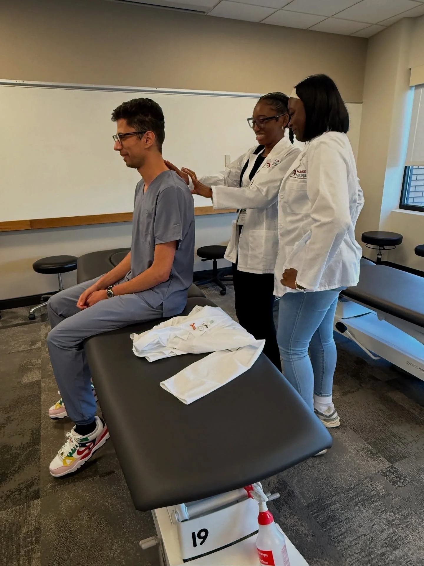 Hands-on learning ✅
Caring staff ✅
A supportive village ✅

It&rsquo;s a recipe for success! 🙌🏽

This is how doctors are made. 😉

#MadeForMedicine #WhatADoctorLooksLike #RepresentationMatters