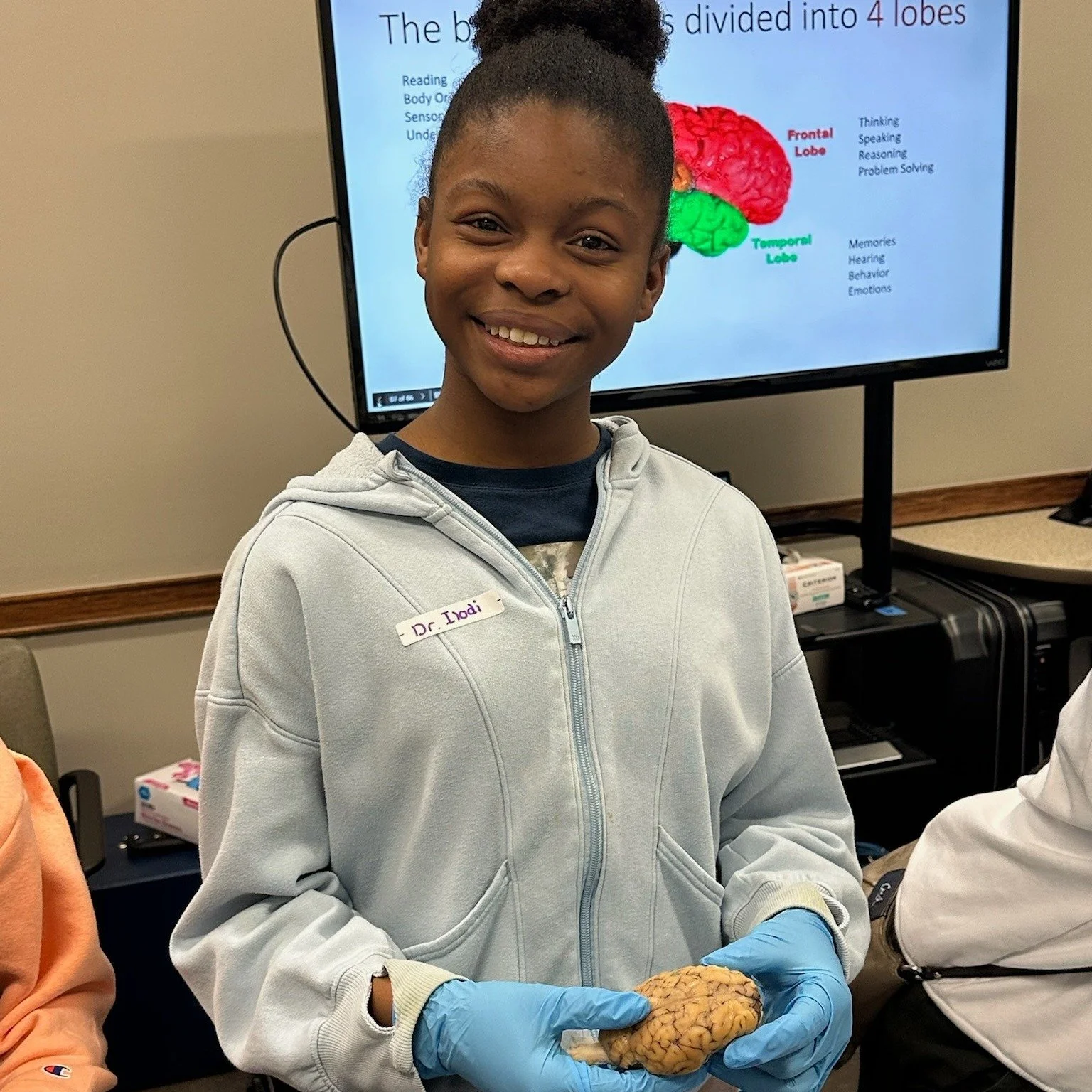 💗 We're reflecting on all that we've accomplished this year! In 2025, we:

🥼 welcomed 35 new students in spring 2025 (our largest in program history) 
🥼 hosted 29 sessions
🥼 connected with over 900 students in our outreach program
🥼 hosted six M