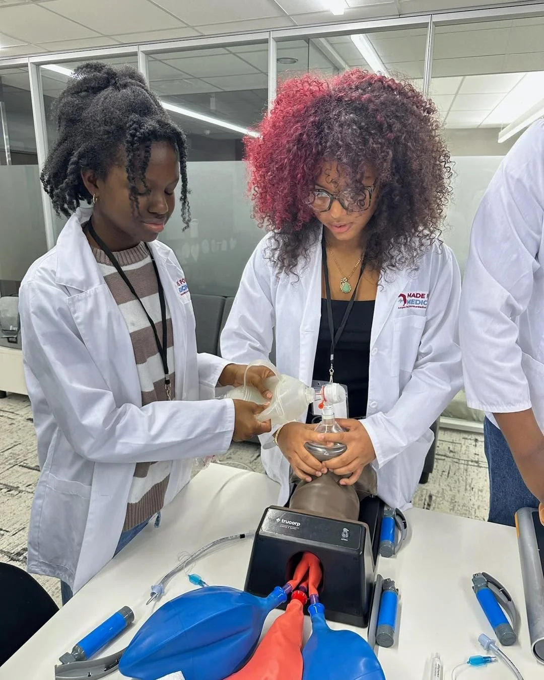 Head down. Mind strong. 🧠💪🏽

Doctors aren&rsquo;t born, they&rsquo;re MADE.

#MadeForMedicine #WhatADoctorLooksLike #RepresentationMatters