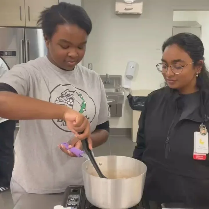 🍴Let thy food be thy medicine! 🙌🏽

Students in our Freshmen Experience participated in an inaugural culinary session in partnership with OSU&rsquo;s Healthy Community Center.

Students participated in cooking demonstrations and learned about the i