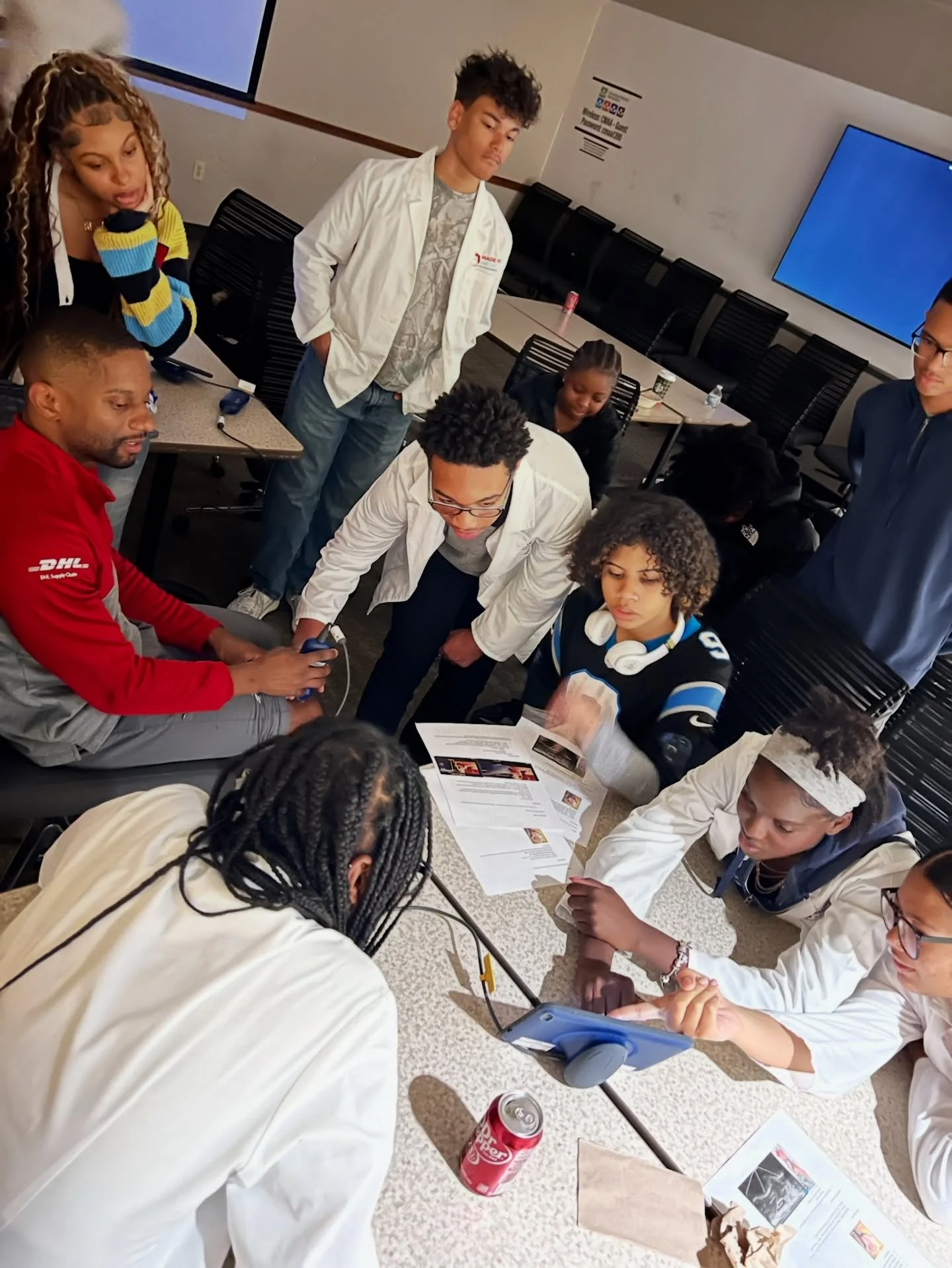 📸 Picture this: Doctors, medical students and residents mentoring students in grades 7-12 who have an interest in medicine. Through workshops labs and field trips, these students learn and mature and better understand what it takes to become a carin
