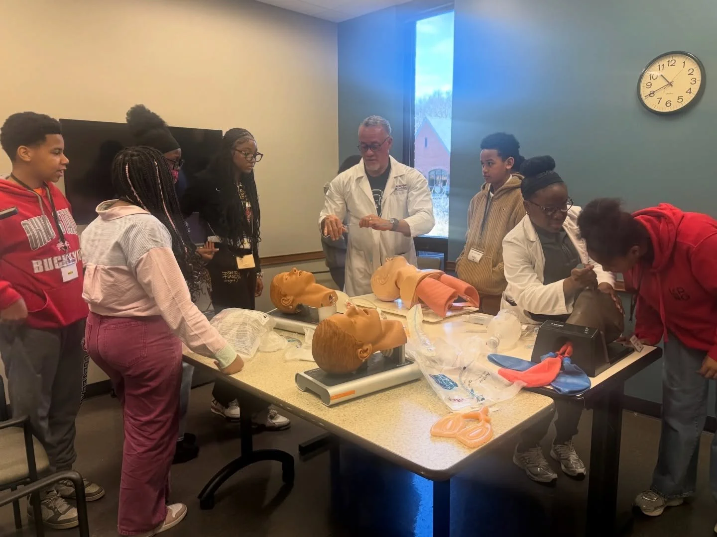 🩺 Let&rsquo;s do it again: Phase 1 - Day 1

We officially welcomed 27 students in Cohort 8 last weekend! 🙌🏽

We kicked off with a session focused on Emergency Medicine. After getting acquainted with one another and meeting some of our core faculty