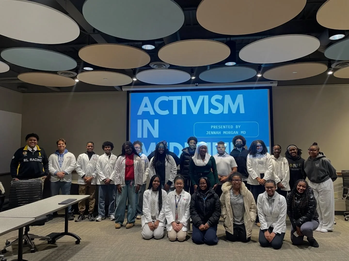 What do we mean we say health equity❓

Students in Freshmen Experience explored this topic in a recent session led by Dr. Jennah Morgan. Dr. Morgan specialized in both emergency and internal medicine.

She led the students in a presentation about the