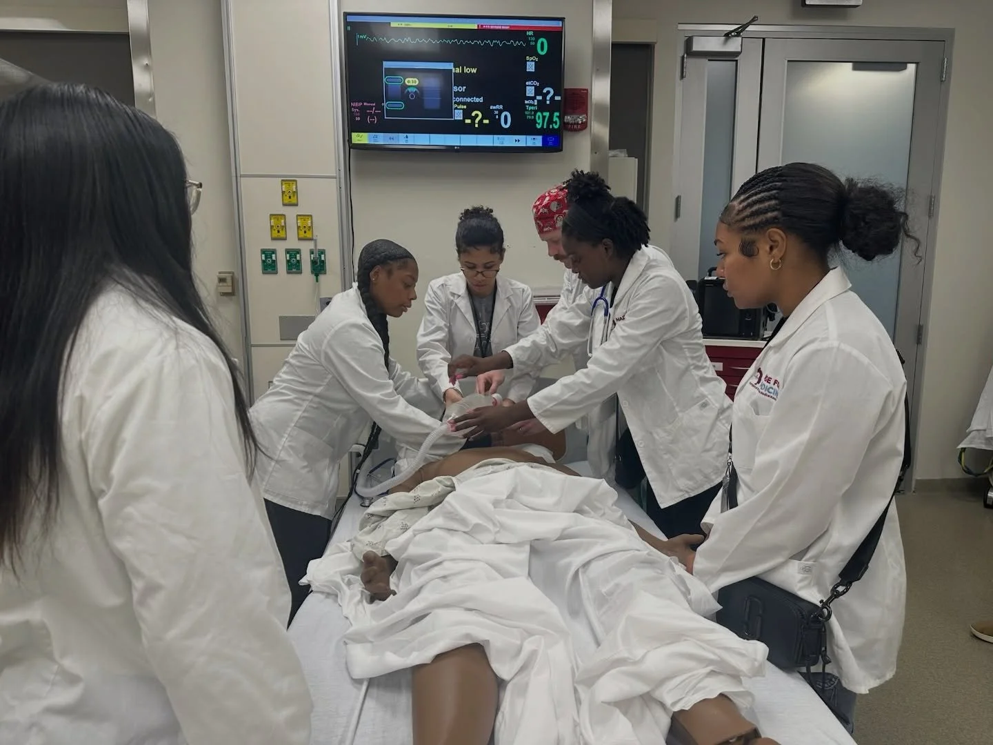 ⚠️ FUTURE DOCTORS AT WORK

#MadeForMedicine #WhatADoctorLooksLike #RepresentationMatters