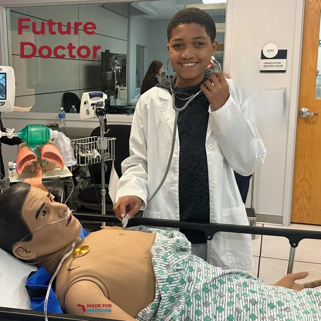 The future is so bright! 🥰🥼

#MadeForMedicine #WhatADoctorLooksLike #RepresentationMatters
