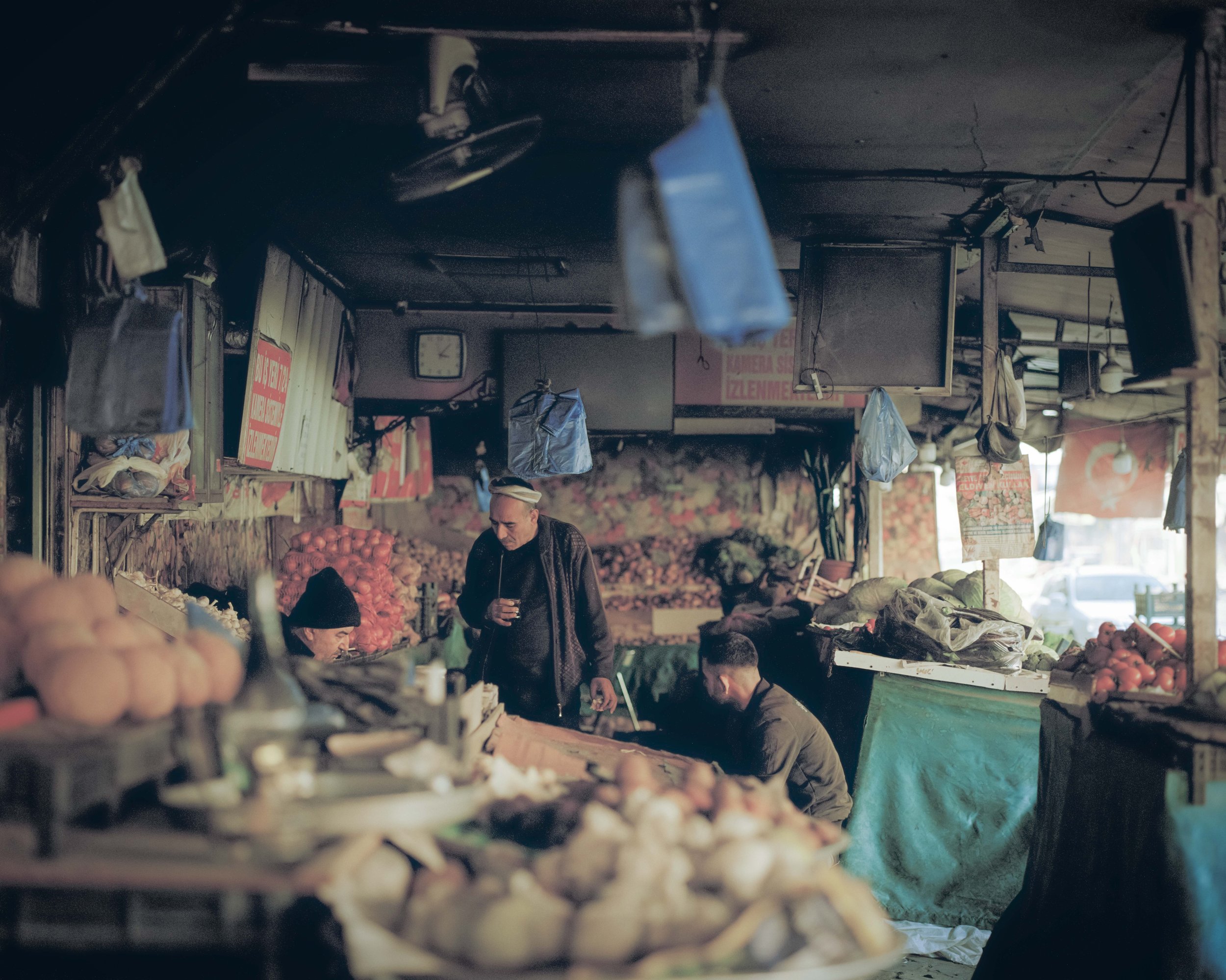 Men who drink chai in a greengrocer in Kahramanmaras.
This shop runs every day even though it is inadequate.