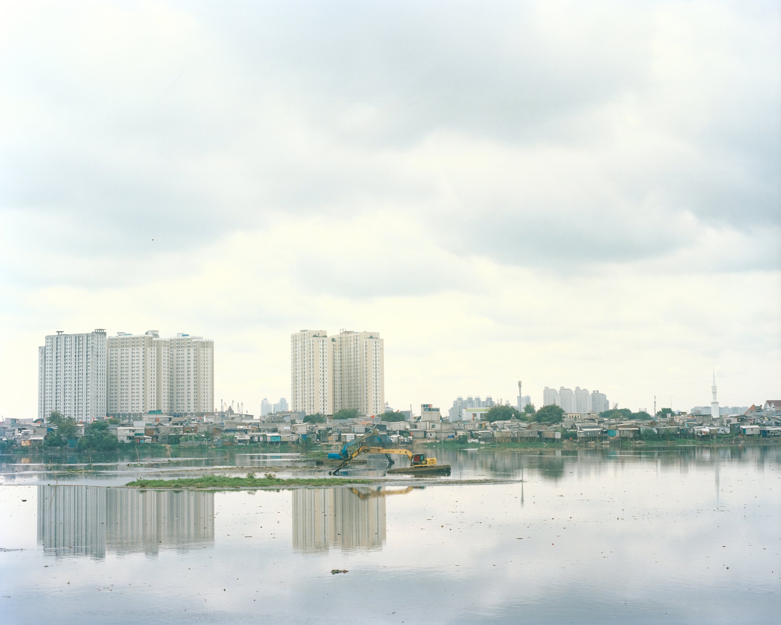 Excavators are pumping groundwater to solve the water shortage.
One-third of Jakarta is likely to be submerged by 2050 due to subsidence caused by excessive groundwater extraction and rising water levels (Indonesia, Jakarta, 2025)