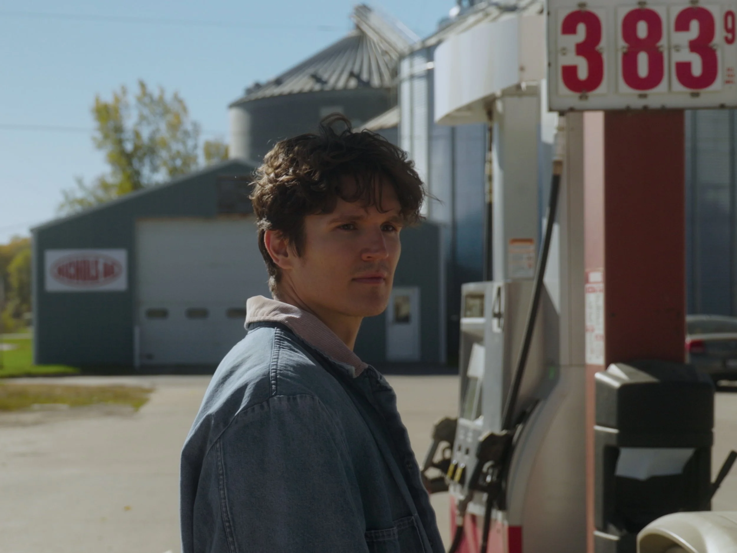 SCENE 1 2 (Resolve).00_02_23_19.Still001.JPG