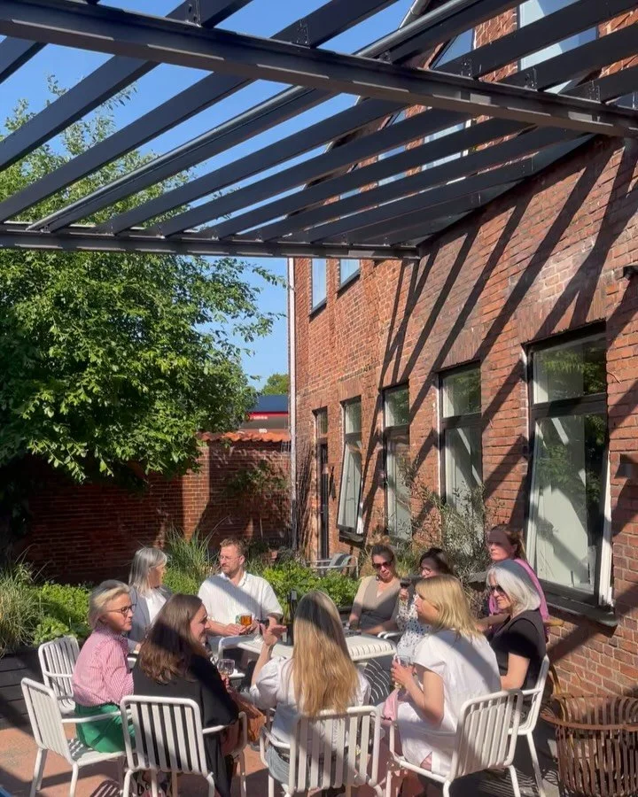 En lille sommerhilsen fra LAIKA 
🌞🤝🌞

Et kig ind i vores torsdagsvine, brain-breaks og sm&aring; hverdagsm&oslash;der, der bygger relationer og booster arbejdsgl&aelig;den.

Nu hvor vi s&aring; sm&aring;t begynder med at v&aelig;re tilbage fra fer