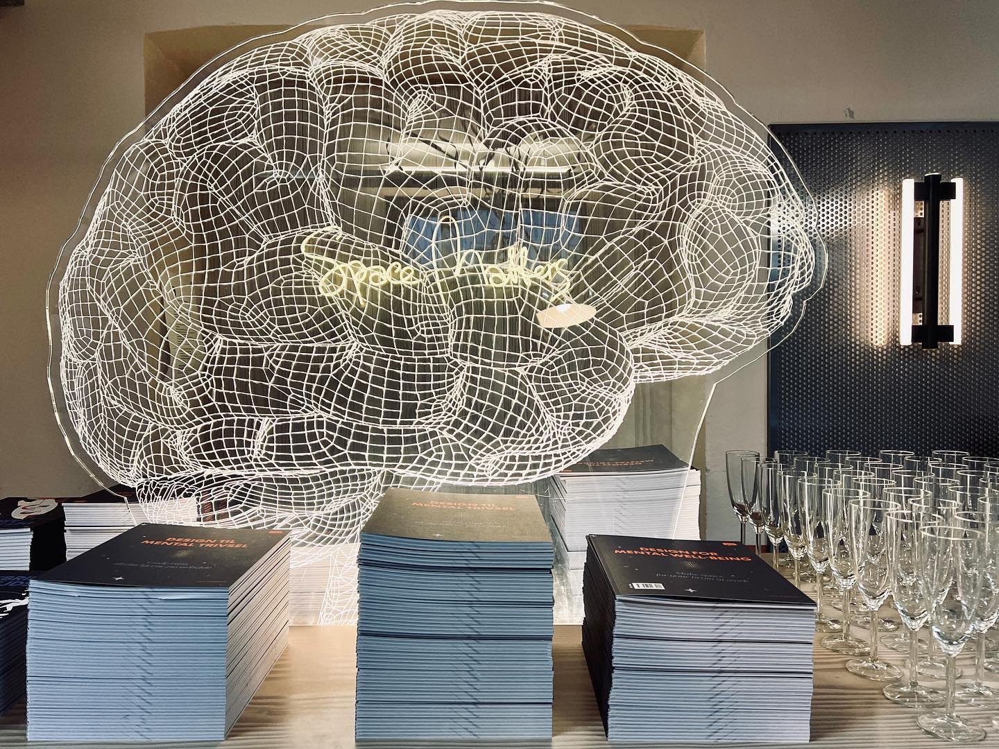 🎉📚 Tak for en fantastisk nyt&aring;rskur i slutningen af januar! Vores hjerne fik masser at arbejde med, da vi blev inspireret af tre fantastiske opl&aelig;gsholdere. Swipe venstre for at se nogen af h&oslash;jdepunkterne!

1️⃣Camilla Kring guidede