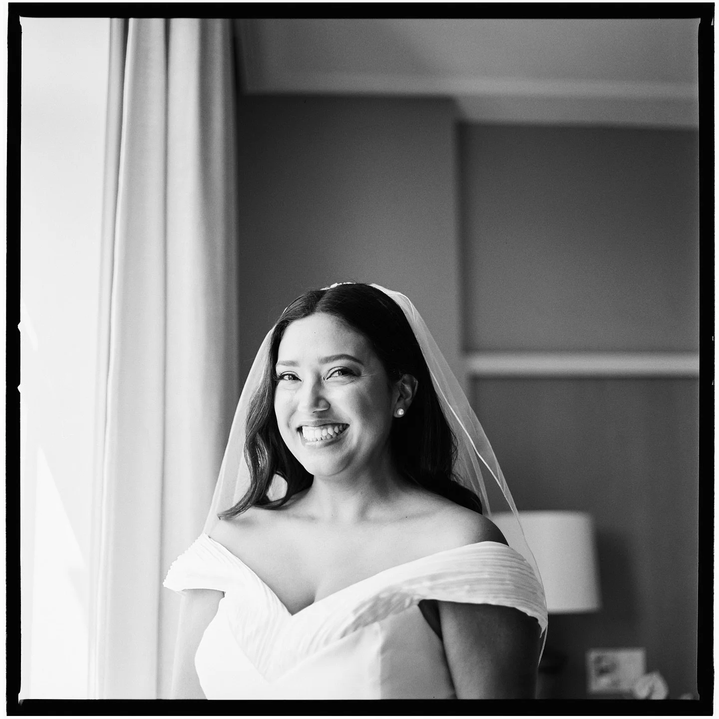 Putting finishing touches on this sweet gallery and can&rsquo;t wait to share it with everyone very soon. This is one of my favorite portraits of the entire day (and maybe ever?) 💛

Also, man, I&rsquo;ve been really into 6x6 lately!
____
Coordinatio